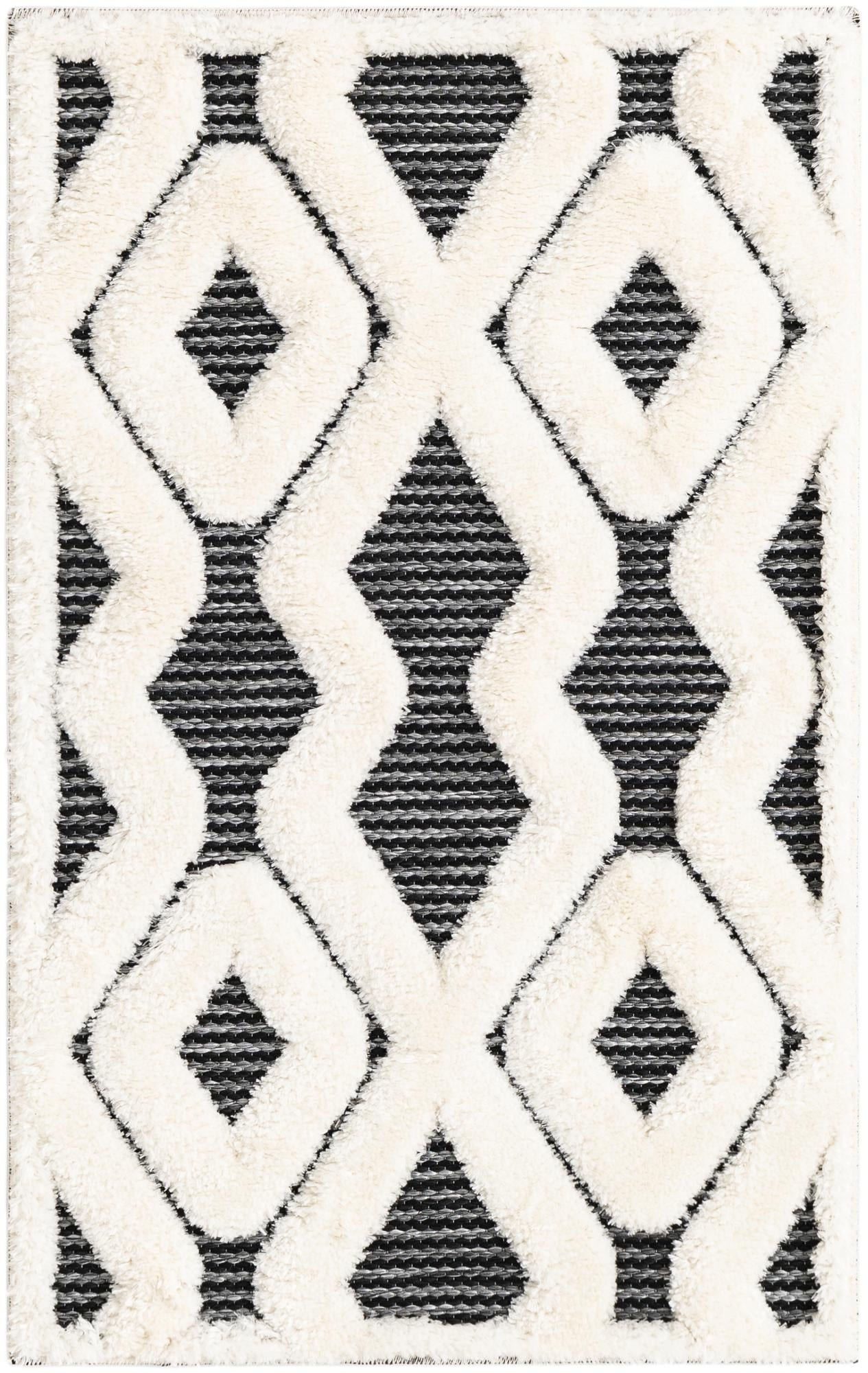 2' x 3' Armstead · Geometric trellis rug, gray and ivory