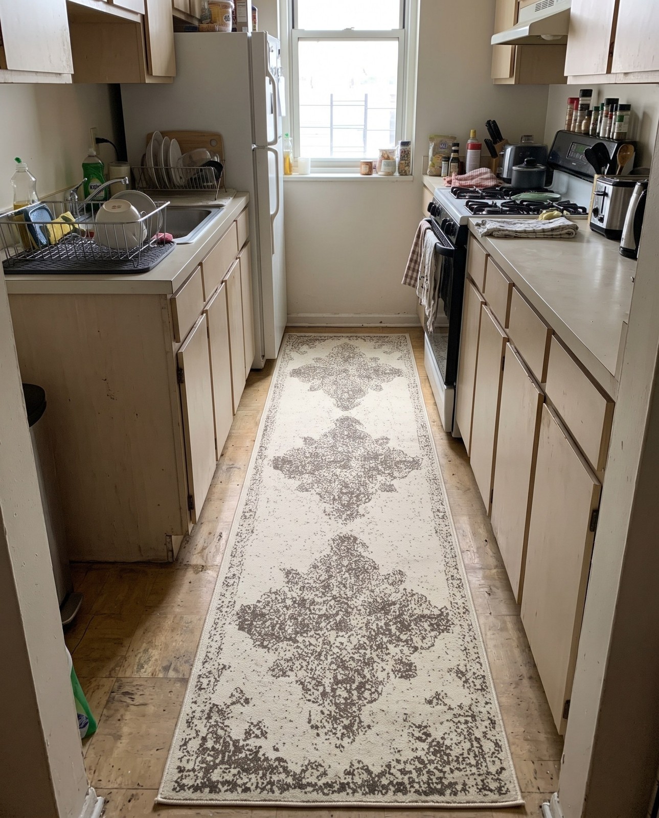 2' 7 x 10' Maude · Distressed medallion rug, cream and brown