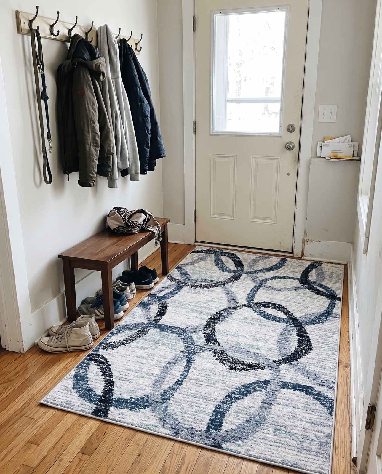2' x 3' 1 Rayner · Abstract circles rug, ivory and blue