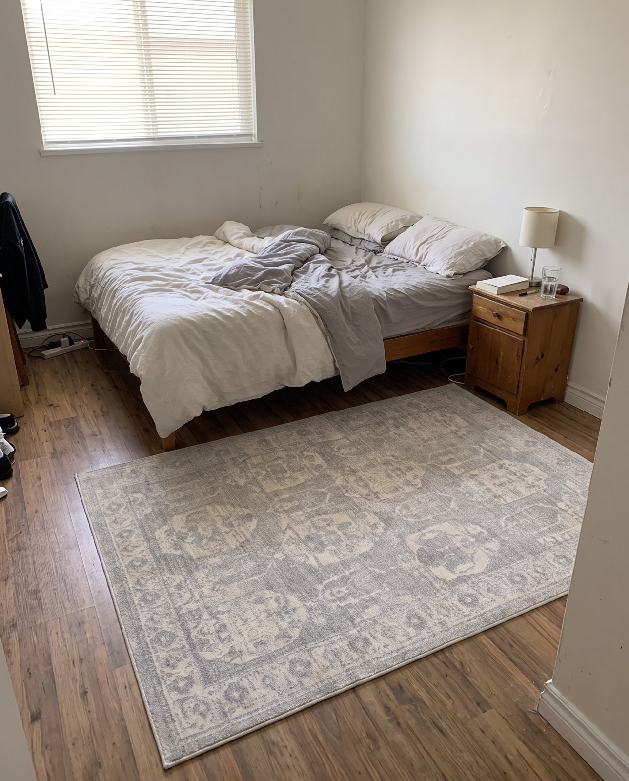 2' 2 x 3' Pullman · Border rug, gray