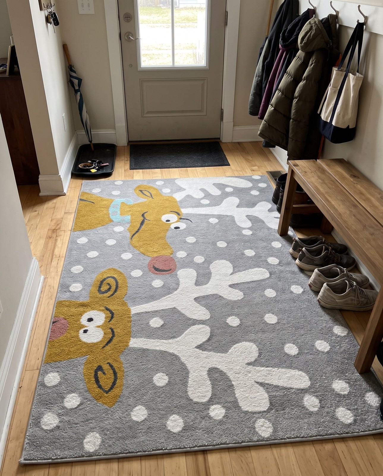 Detail image of 7' 10 x 10' Dove · Pictoral rug, gray