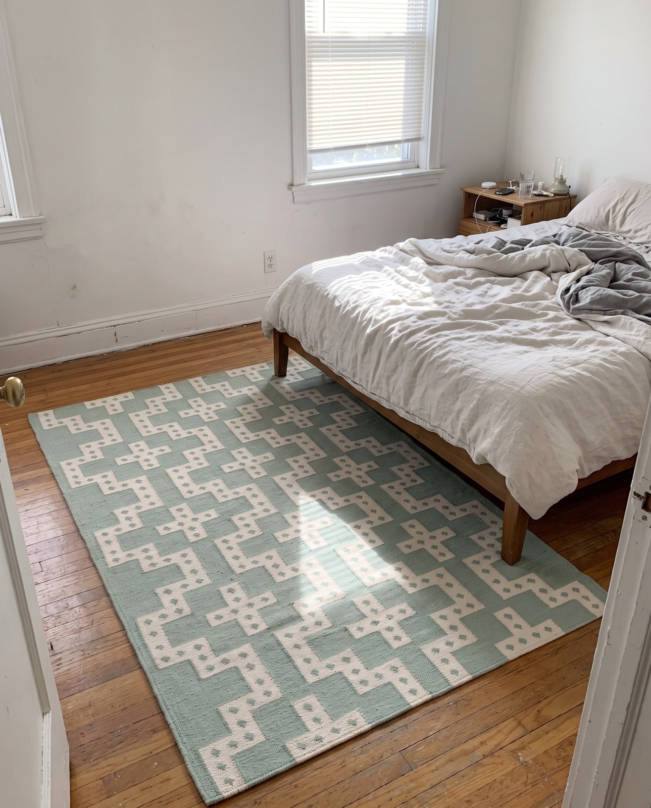 4' 1 x 6' 1 Earley · Geometric Wool Rug, teal and white