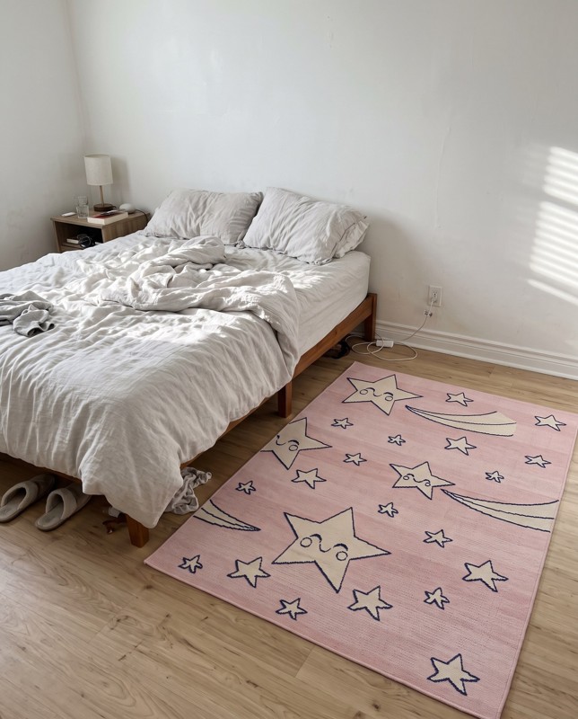 Easton Star rug, pink and cream, 5×8, in a room