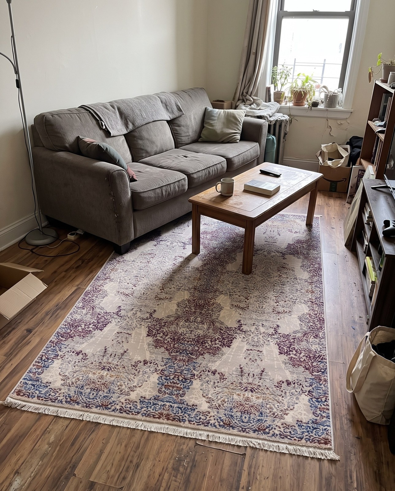 2' x 3' Tennant · Damask rug, ivory