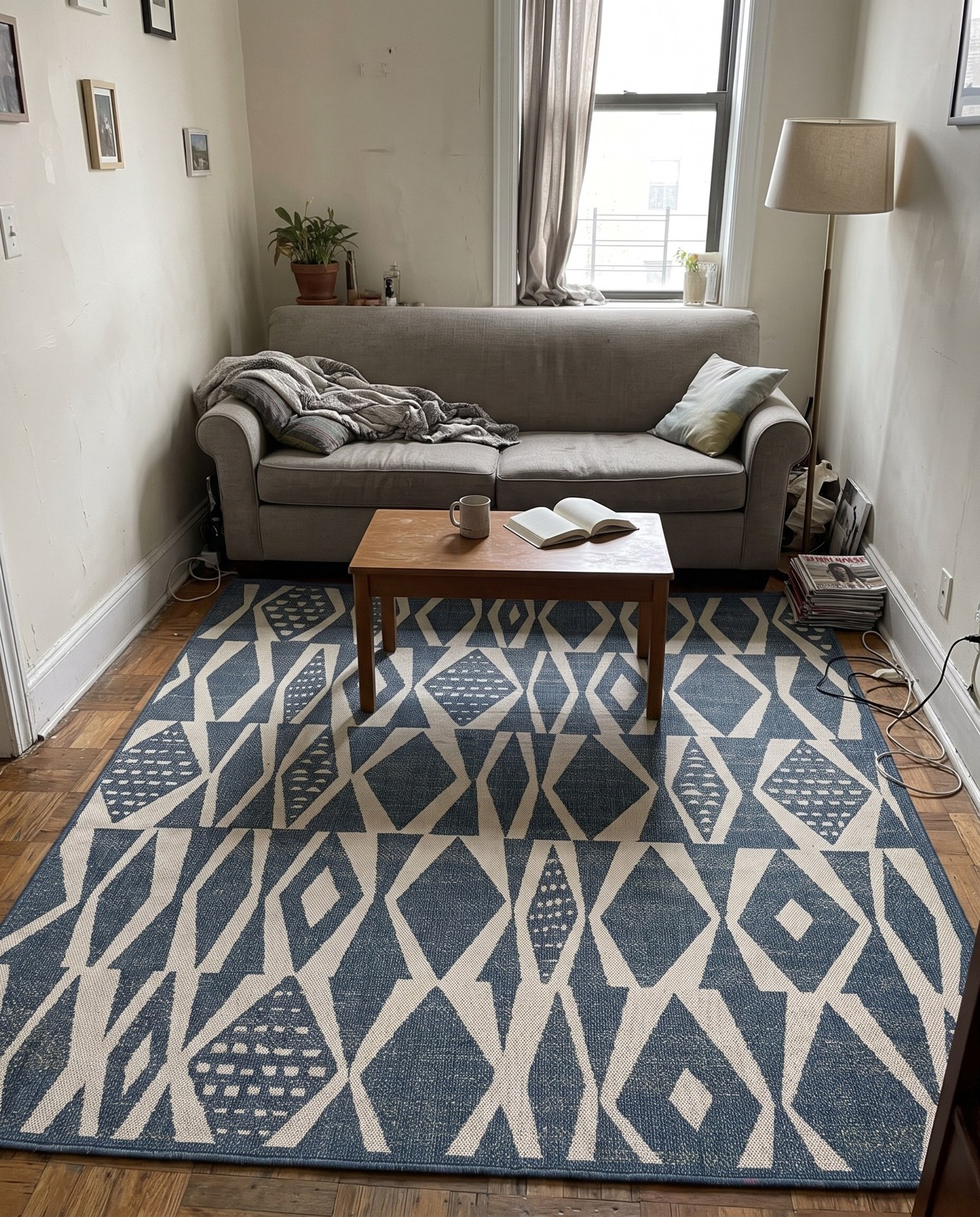 Detail image of 10' x 10' Casper · Geometric diamond Outdoor Rug, blue and ivory