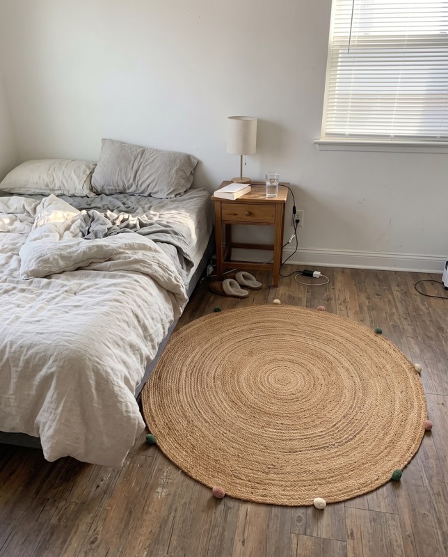 Godwin Braided rug, natural and multi, 4 Ft Round, in a room
