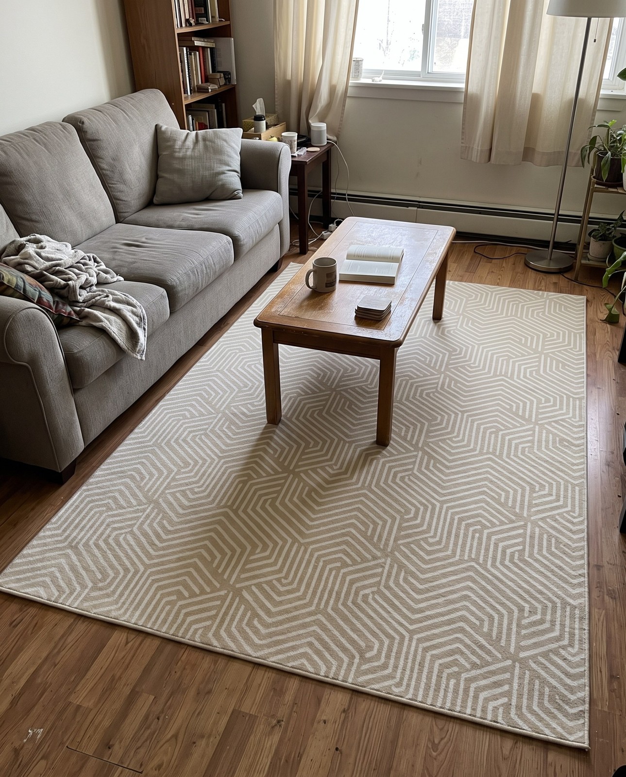 4' x 6' Manning · Geometric rug, ivory white