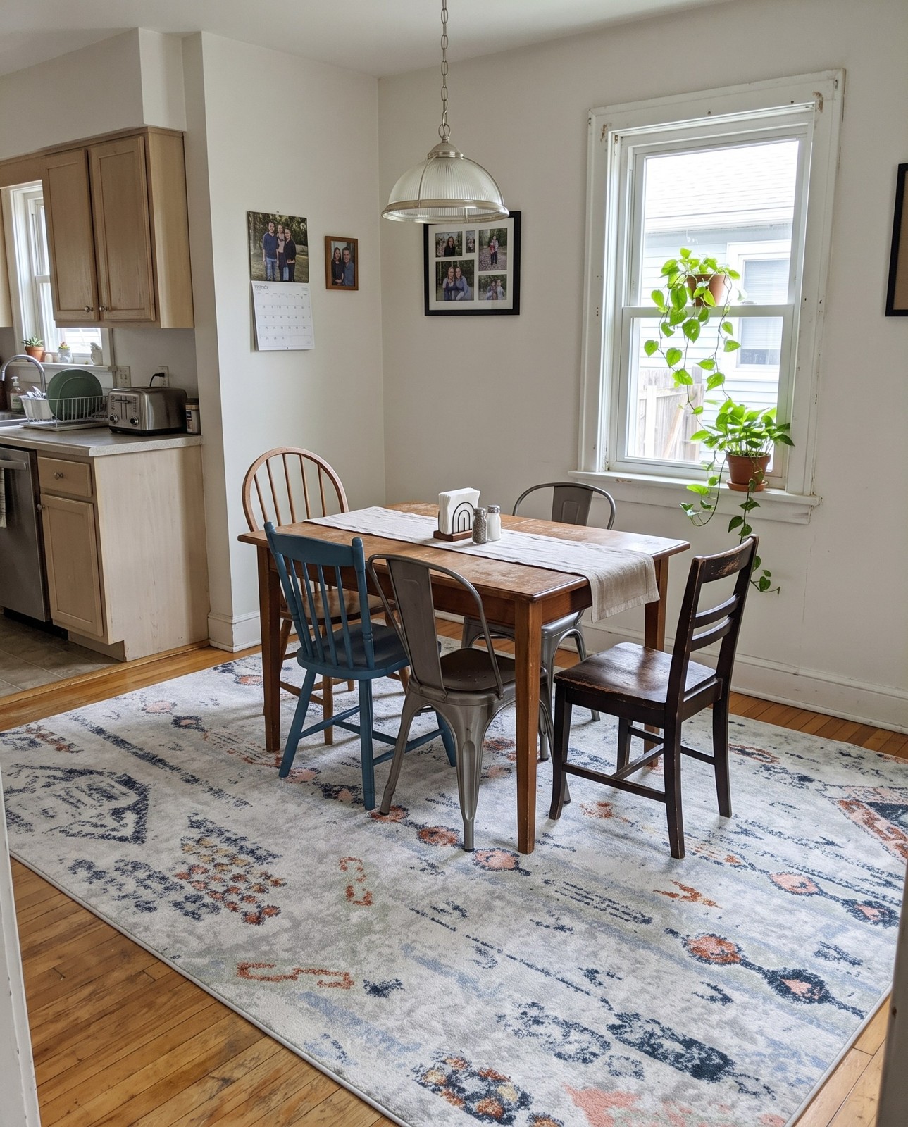 Detail image of 10' x 14' Montague · Abstract Washable Rug