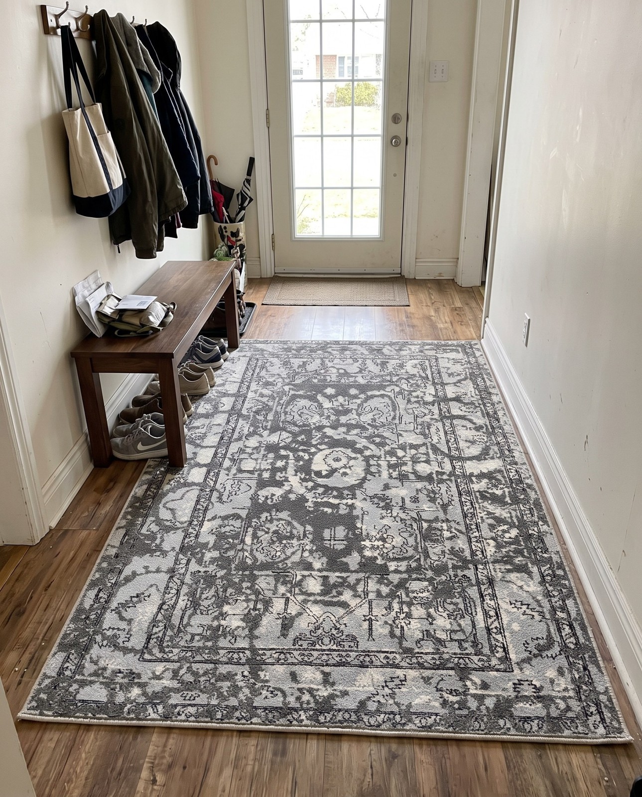 10' x 13' Winslow · Distressed medallion rug, gray and ivory