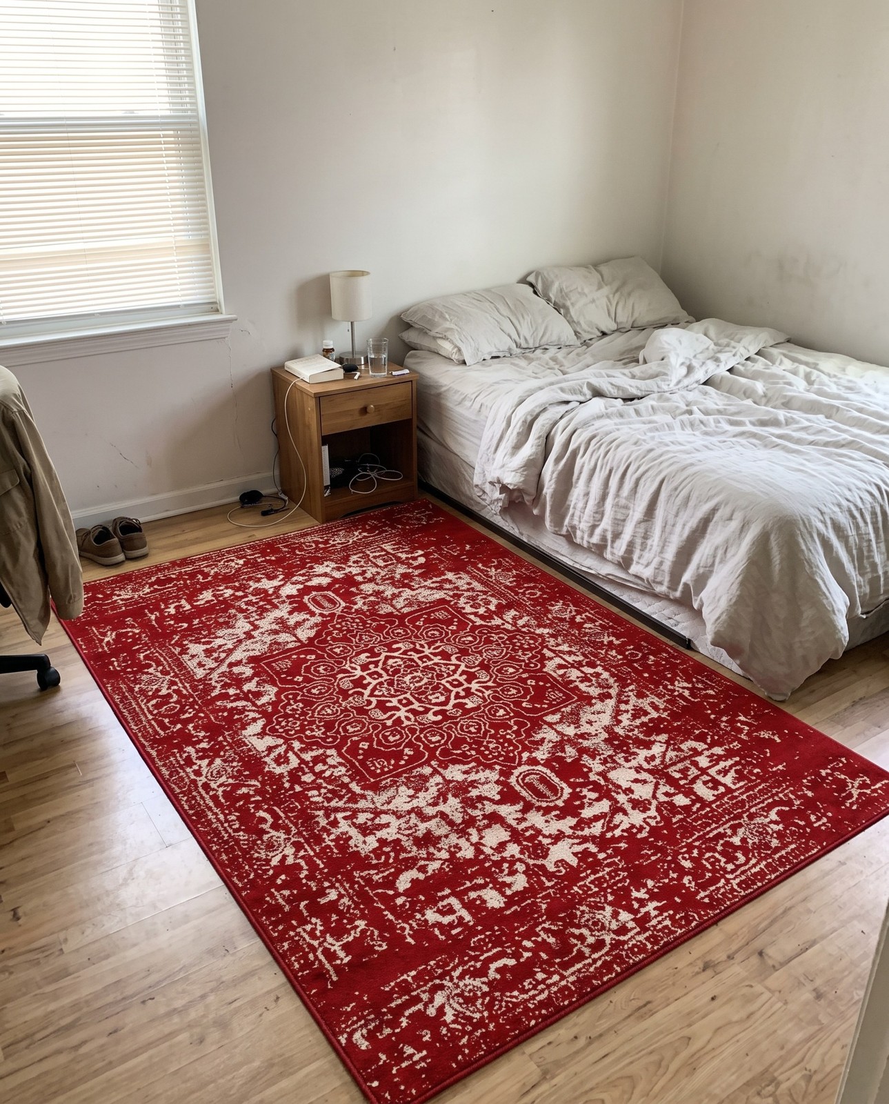 6' x 9' Birch · Distressed medallion rug, red and ivory