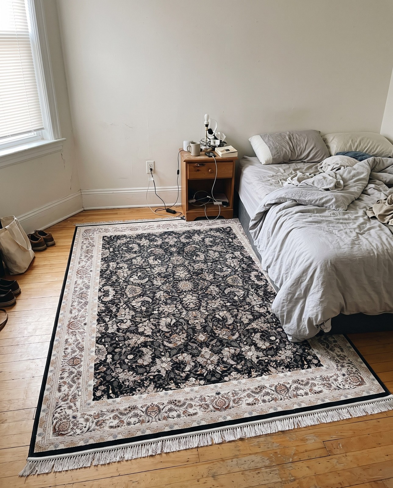 7' 3 x 10' Langdon · Border rug, black