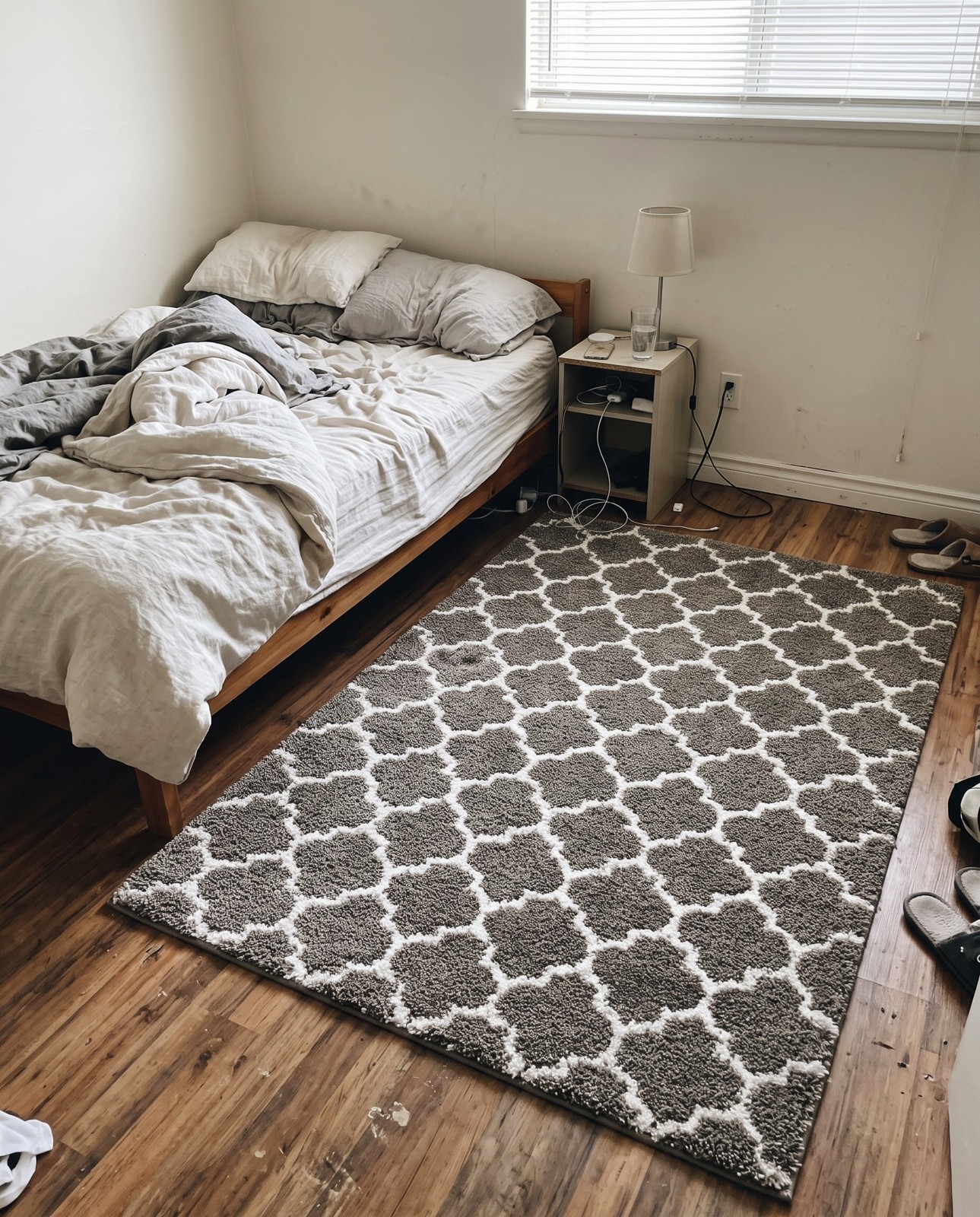 5' x 8' Jameson · Lattice shag rug, gray and ivory