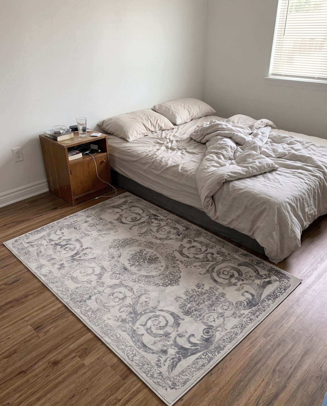 2' x 3' Crockett · Border rug, gray