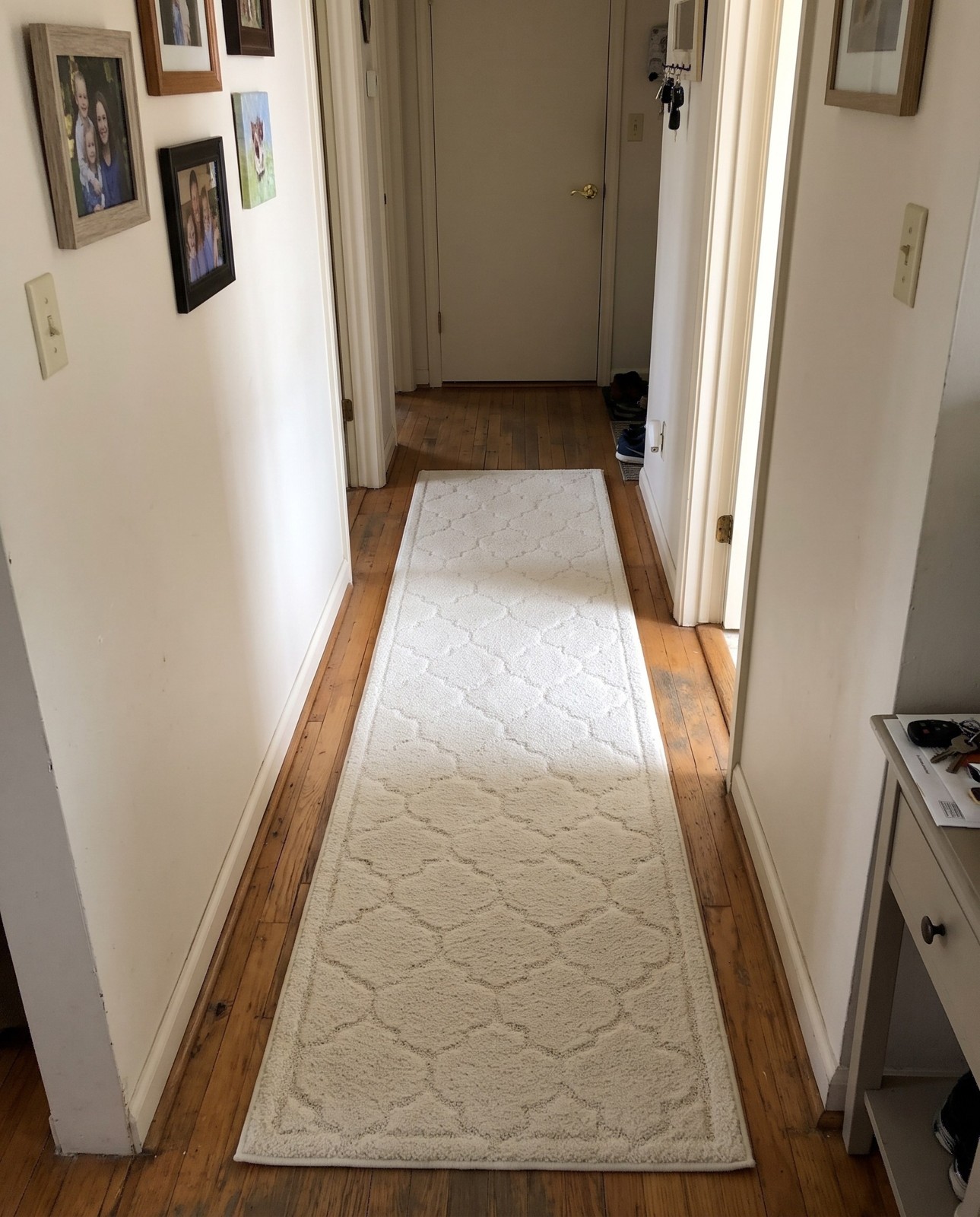 2' 7 x 10' Varney · Lattice runner Shag Rug, solid ivory