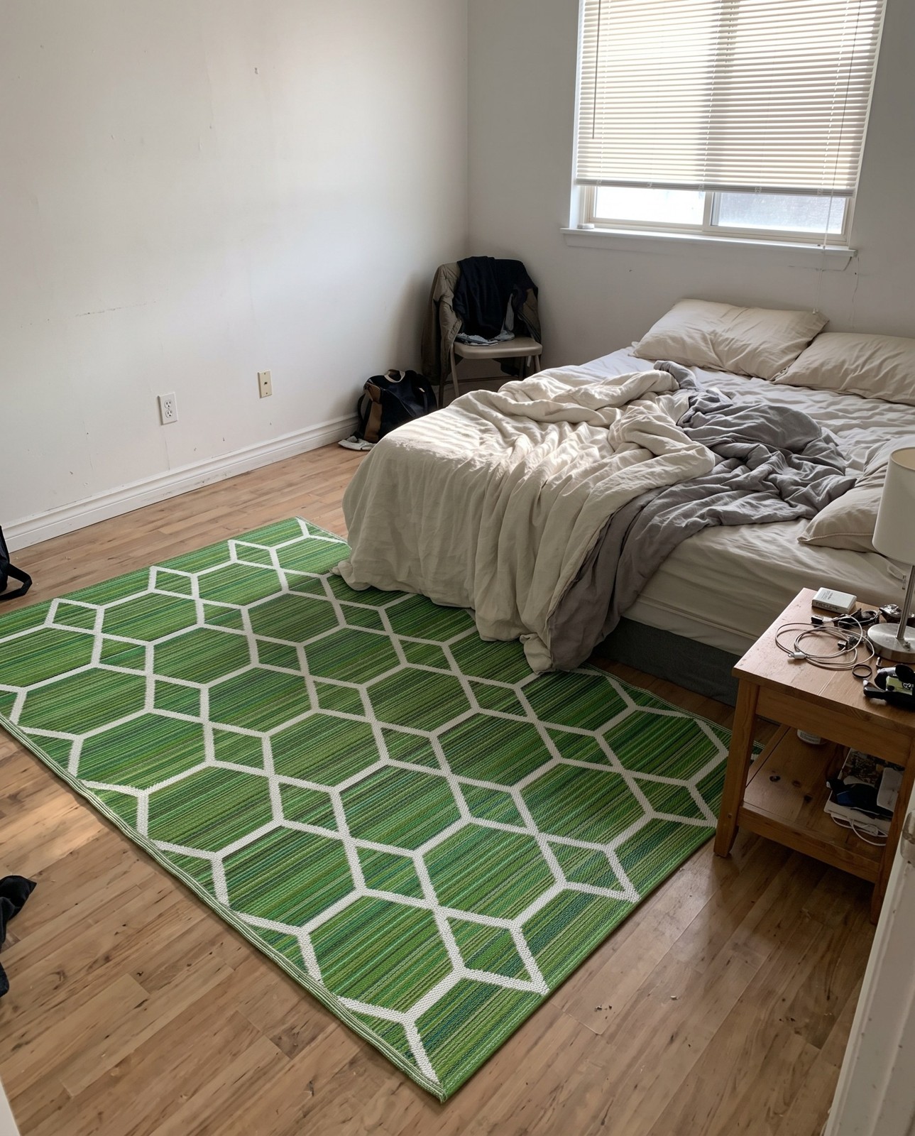 Detail image of 5' x 8' Amity · Geometric Outdoor Rug, green