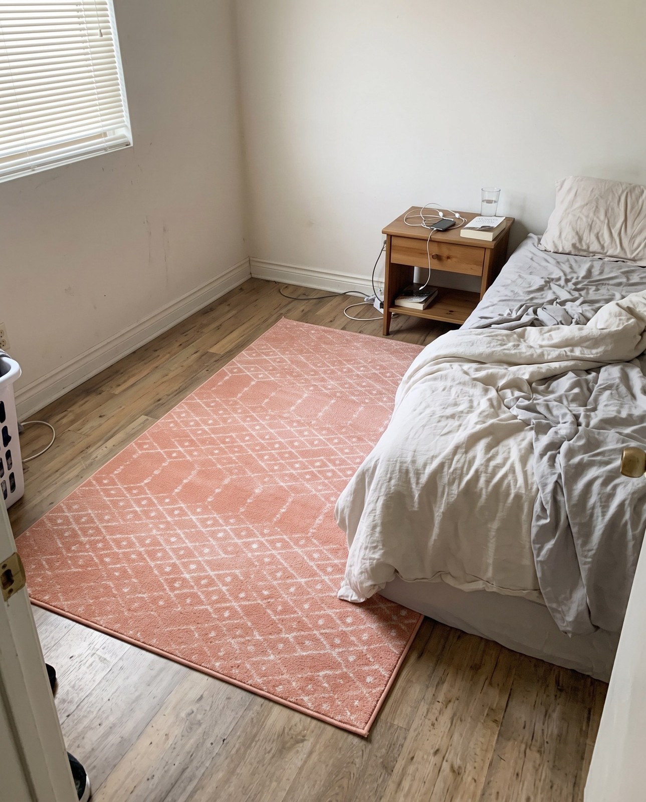 6' x 9' Newcomb · Diamond rug
