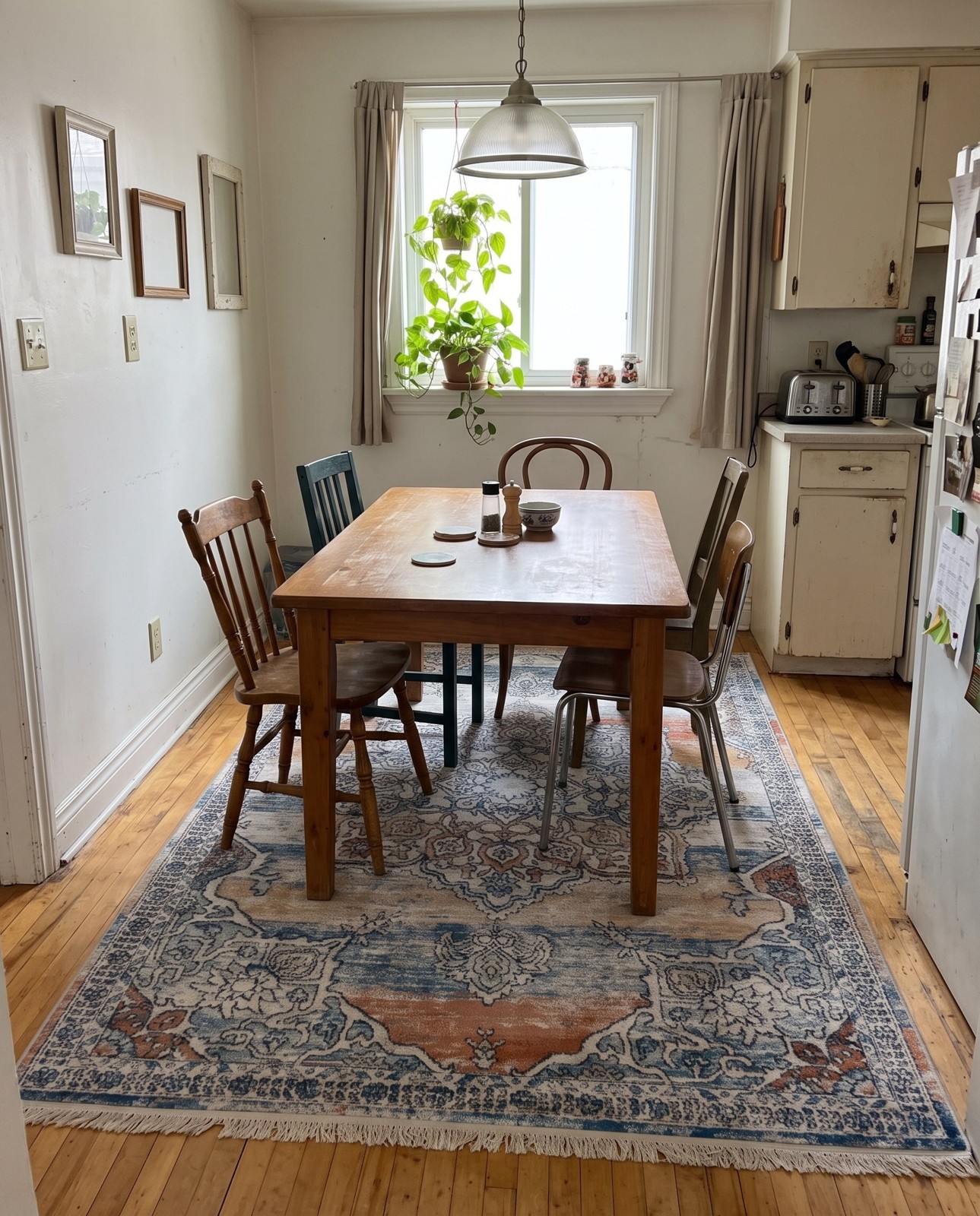 4' x 6' Wade · Border rug, multi