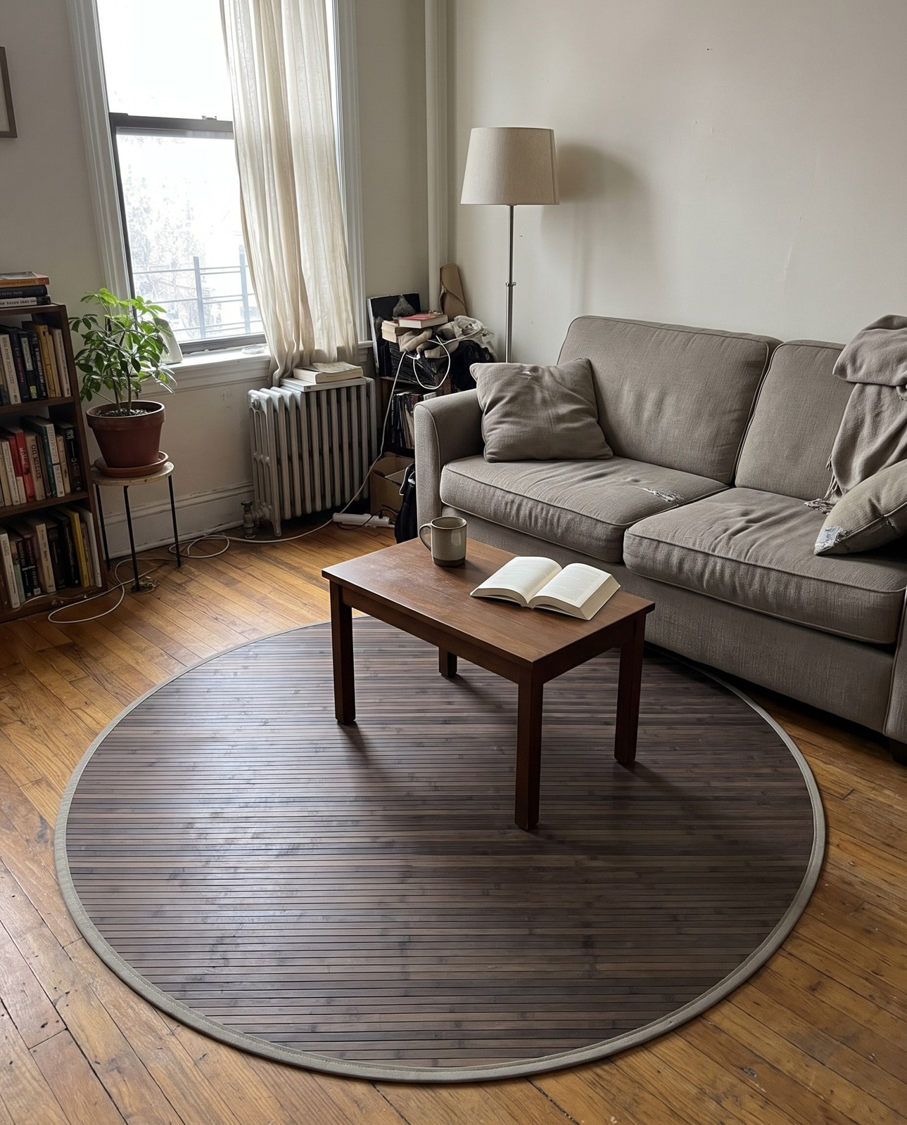 3' 3 x 3' 3 Nora · Border rug, gray