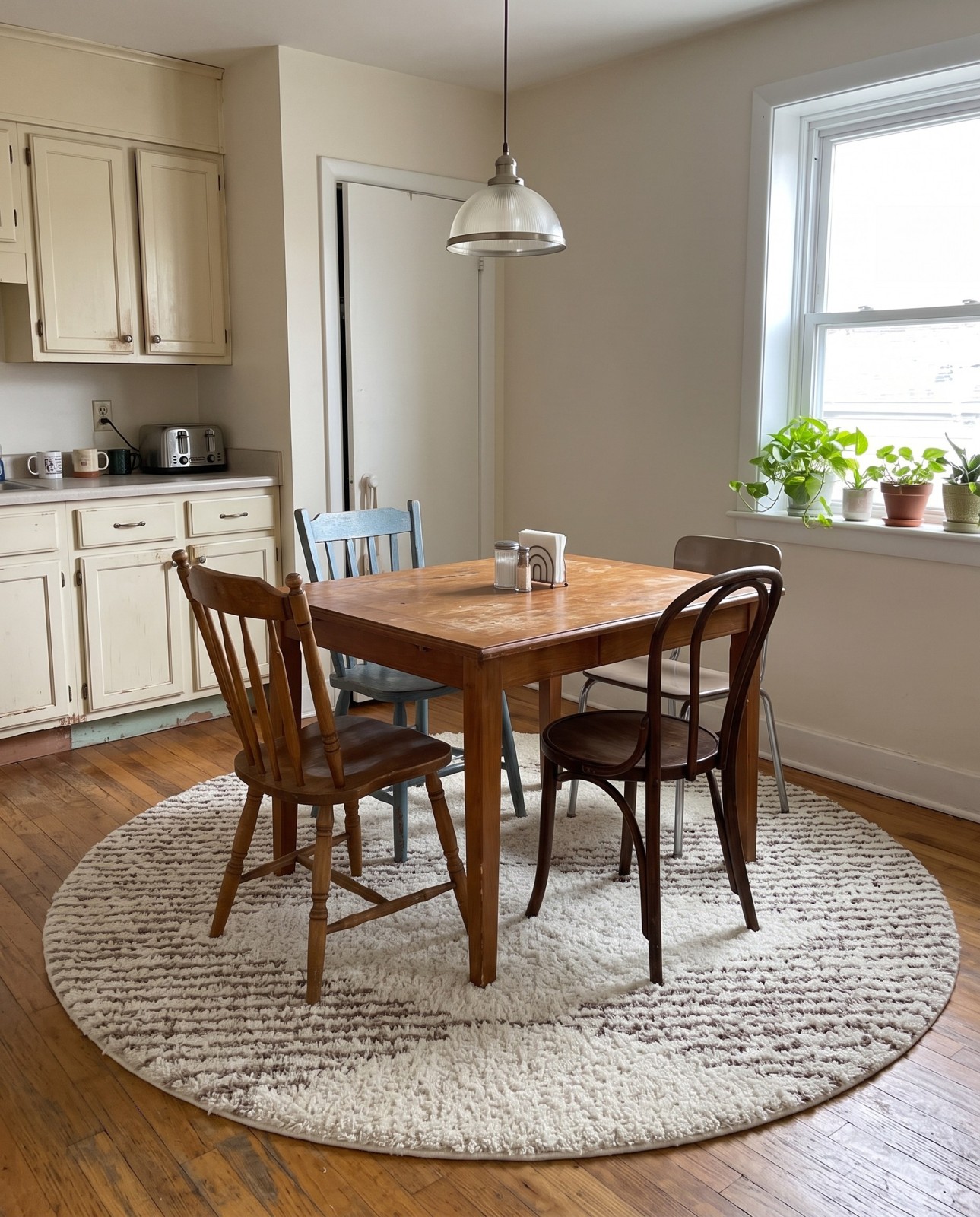 4' x 6' Carlton · Geometric shag rug, pearl and khaki