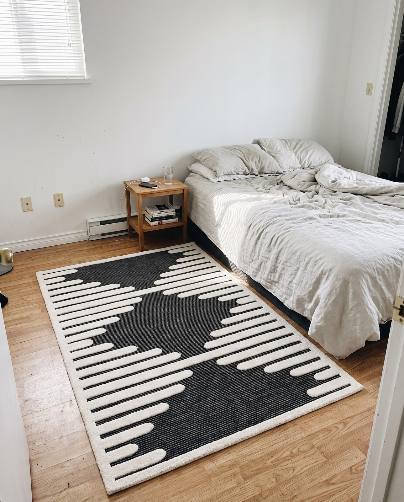 4' x 6' Hibbert · Geometric lines rug, gray and ivory