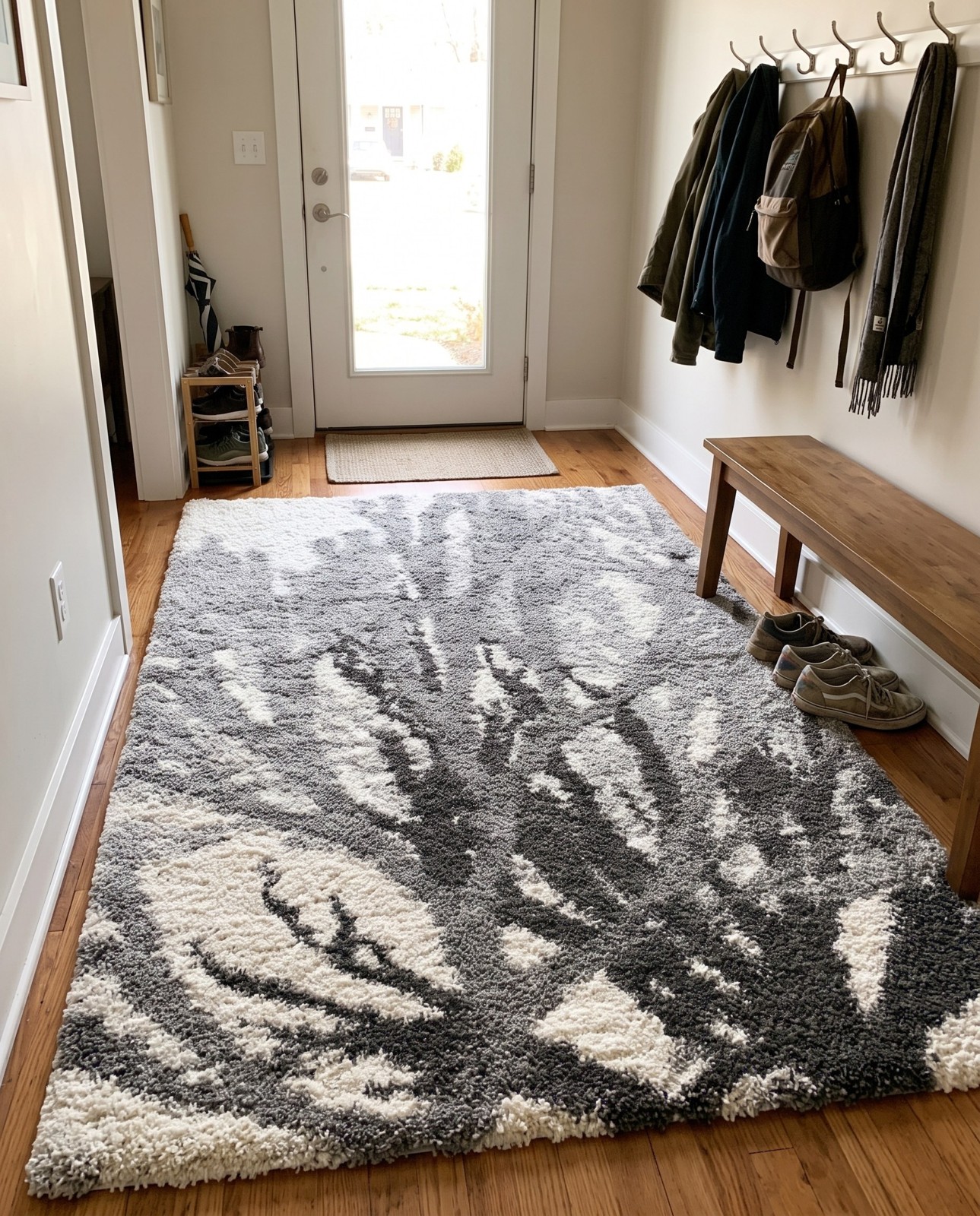6' x 9' Bayfield · Floral / botanical Shag Rug, ivory and gray