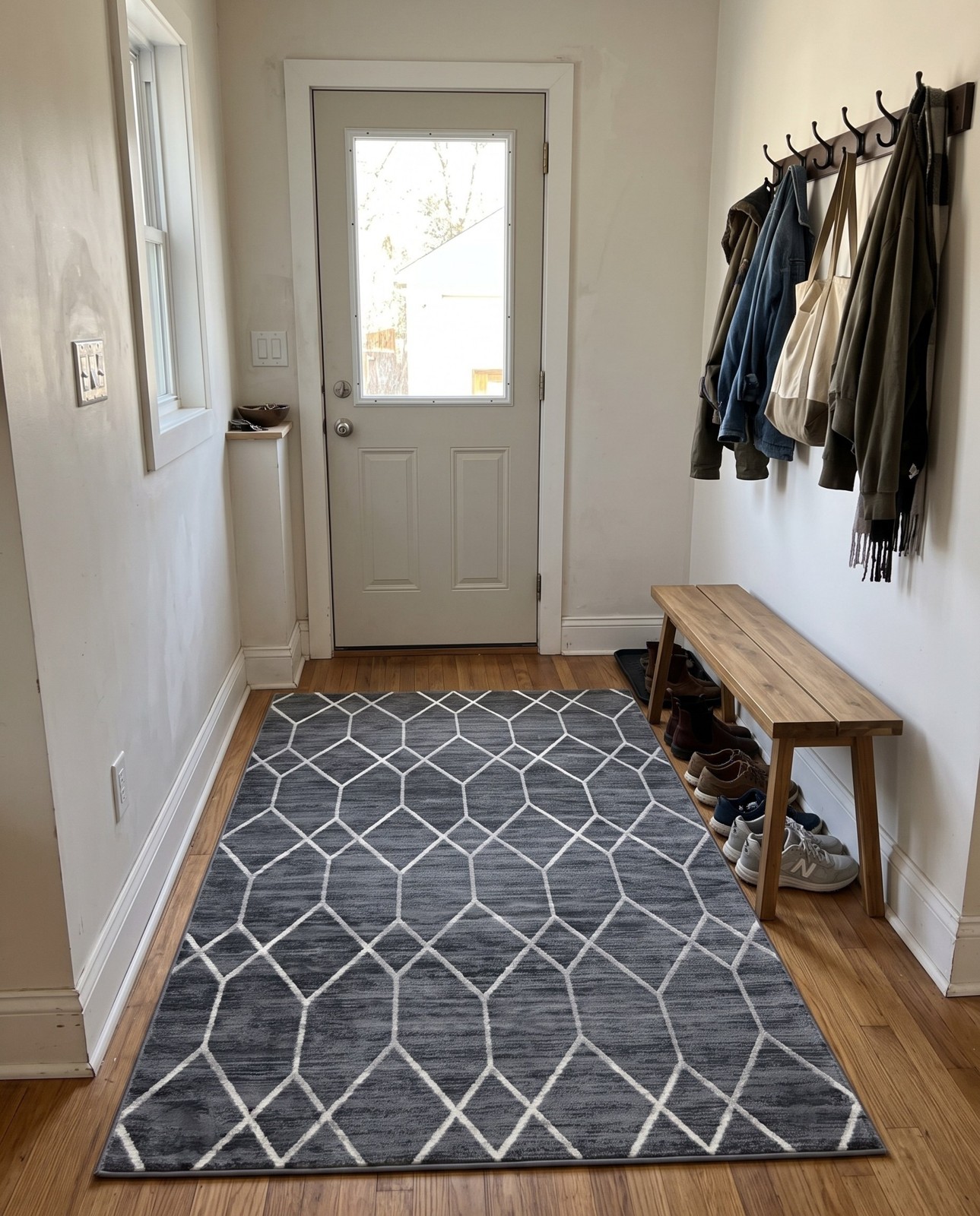 Detail image of 6' x 9' Thatcher · Diamond rug, grey