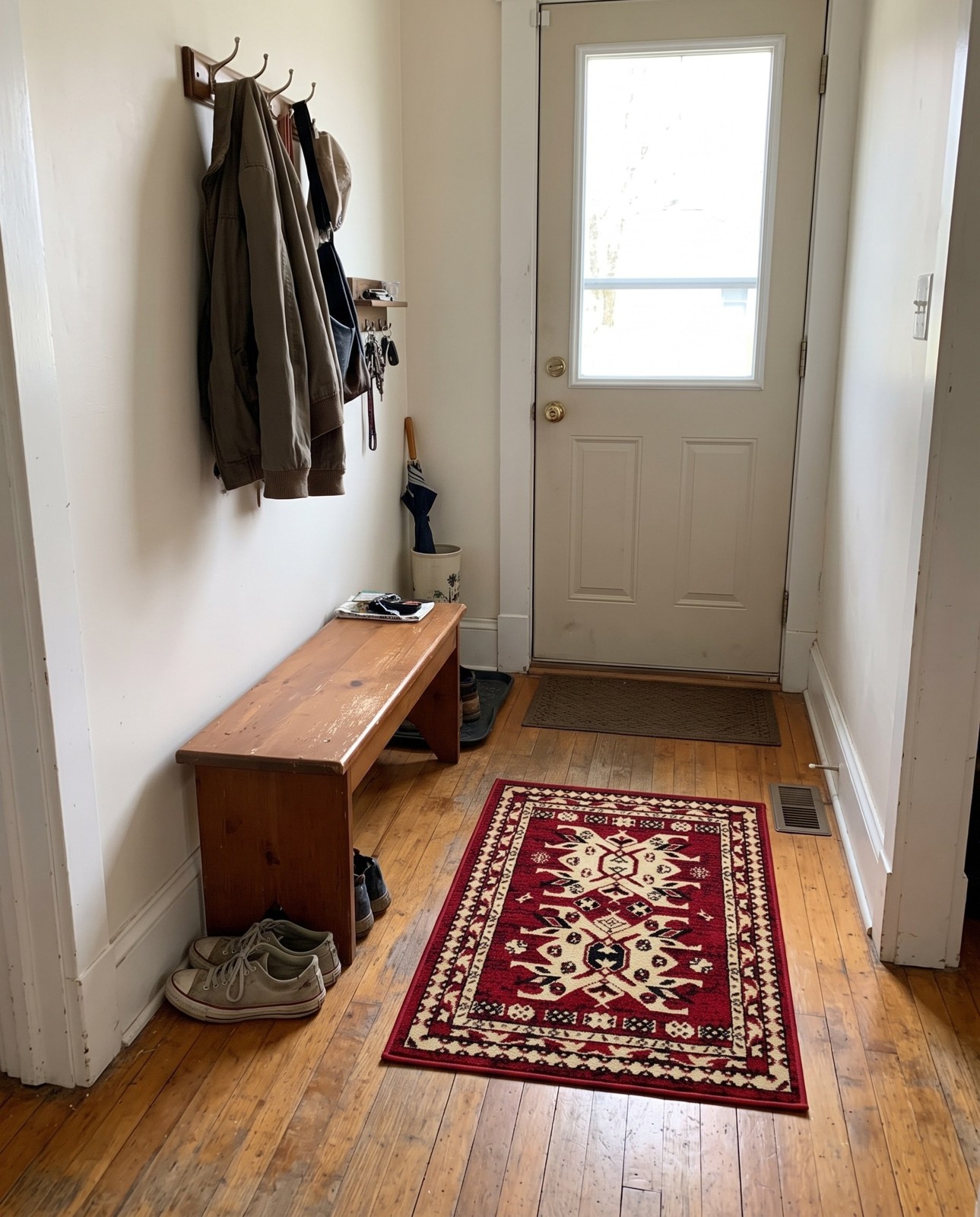 2' x 3' Isadora · Border rug, red