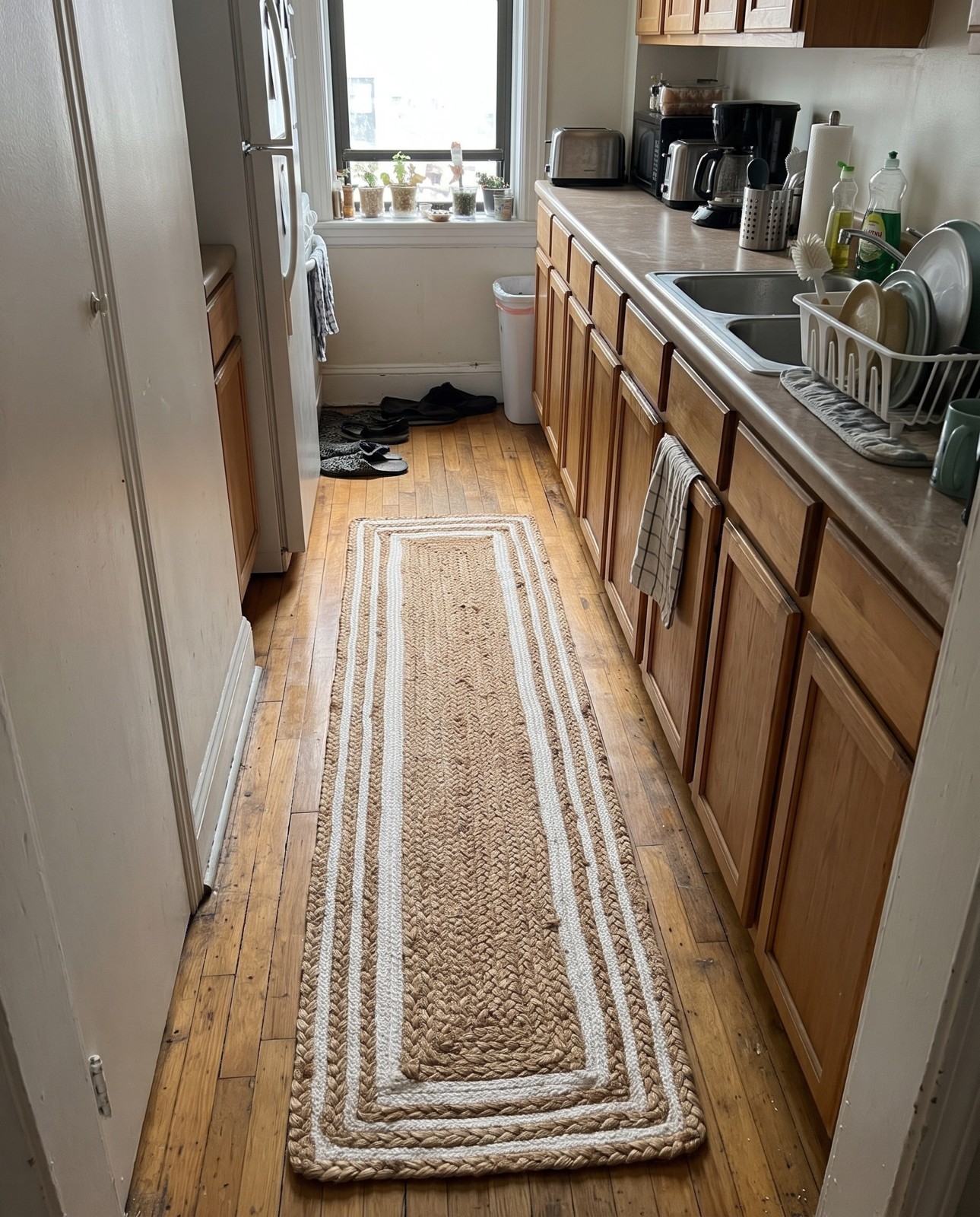 1' 2 x 6' 1 Healy · Border Braided Jute Rug, white