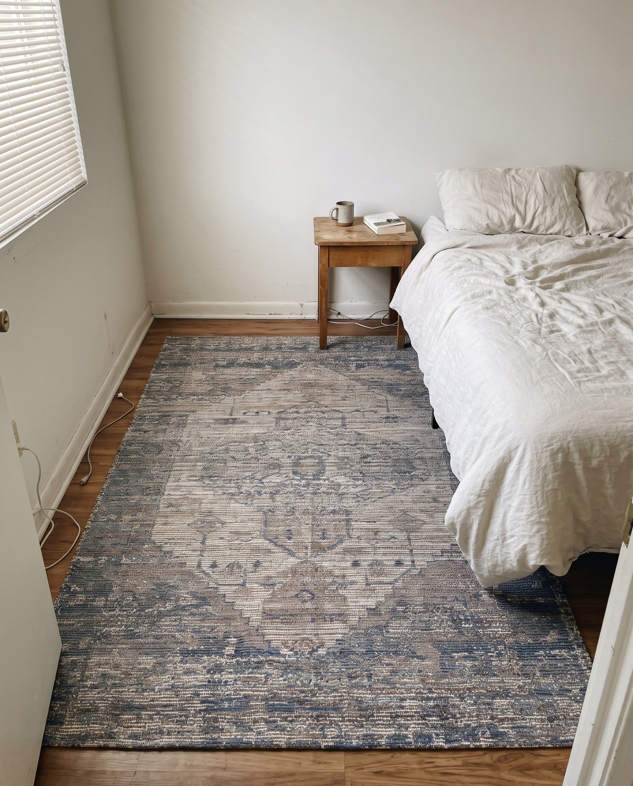 4' 1 x 6' 1 Milford · Faded medallion rug, blue and ivory