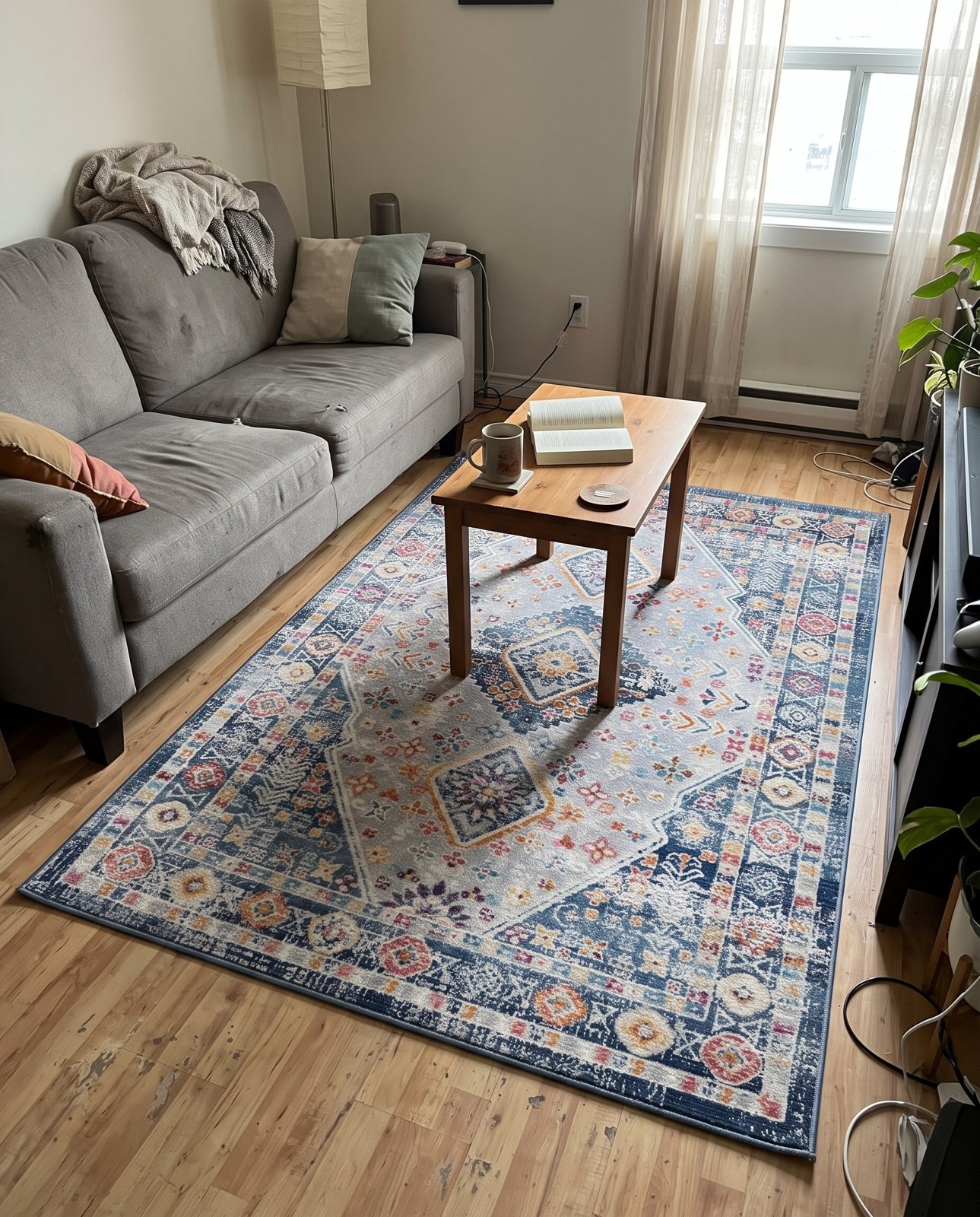 4' x 6' Eads · Border rug, white