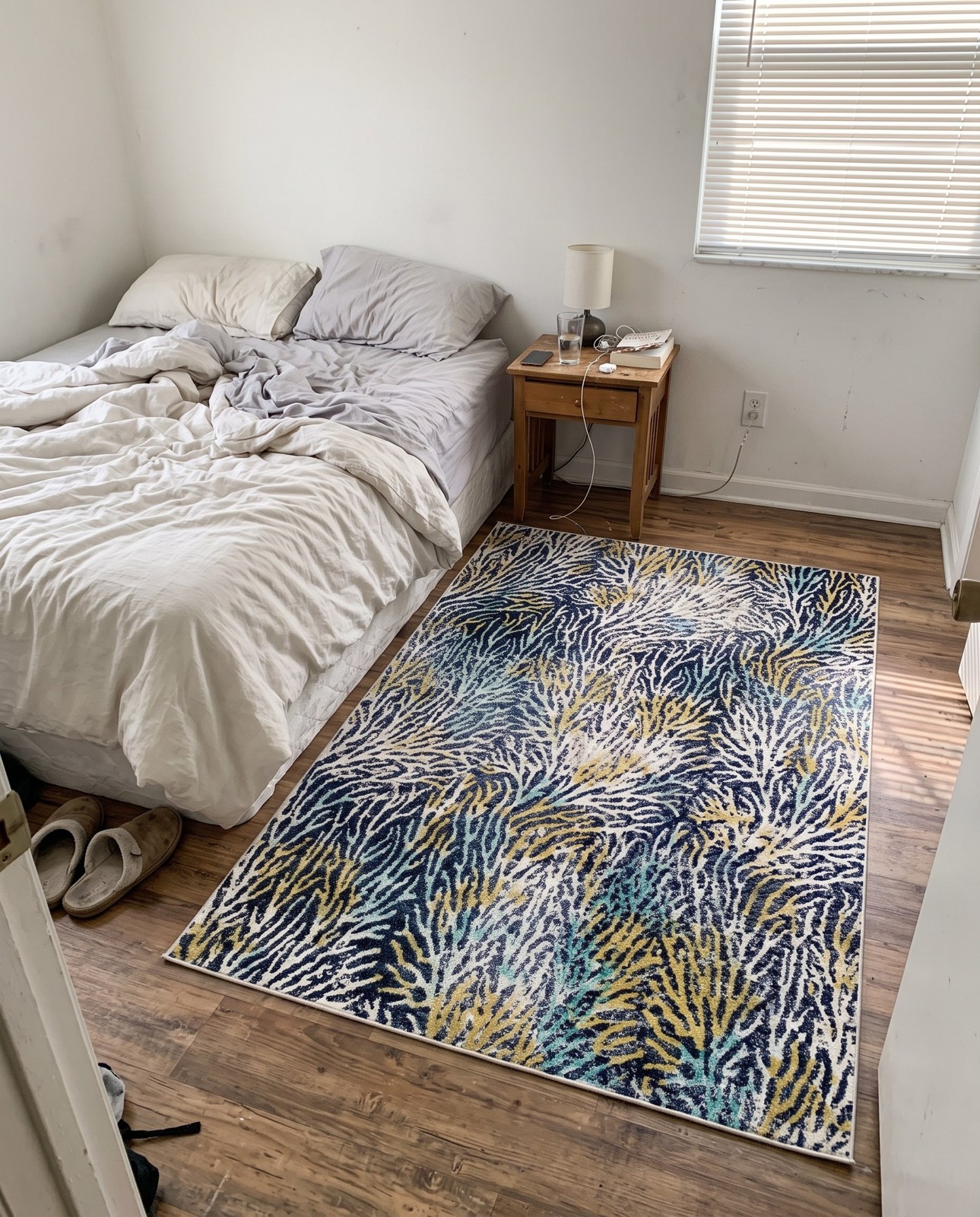 Detail image of 2' x 3' Braemar · Floral / botanical rug, blue