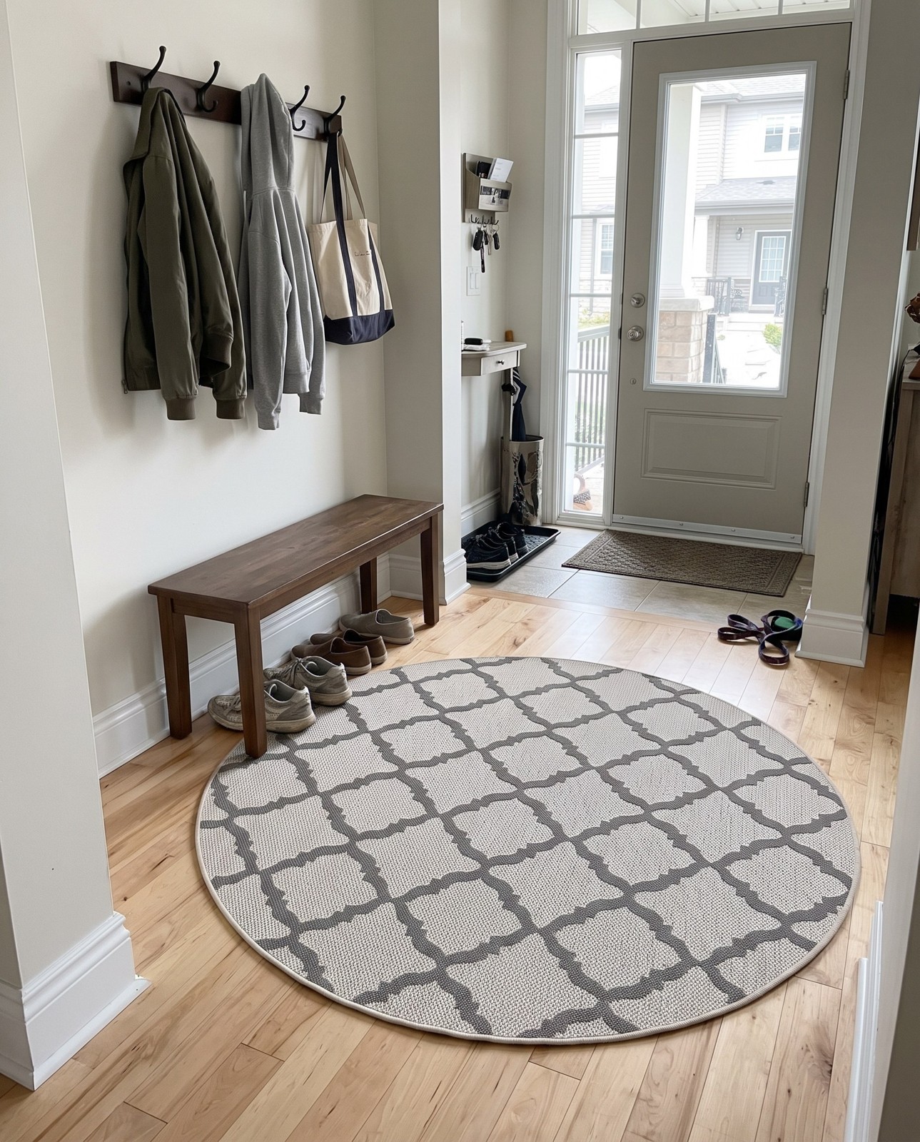 2' 2 x 3' Fanshawe · Geometric trellis Outdoor Rug, gray and silver