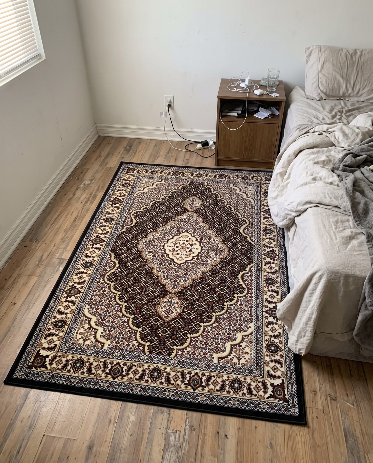 4' x 6' Millard · Border rug, navy blue