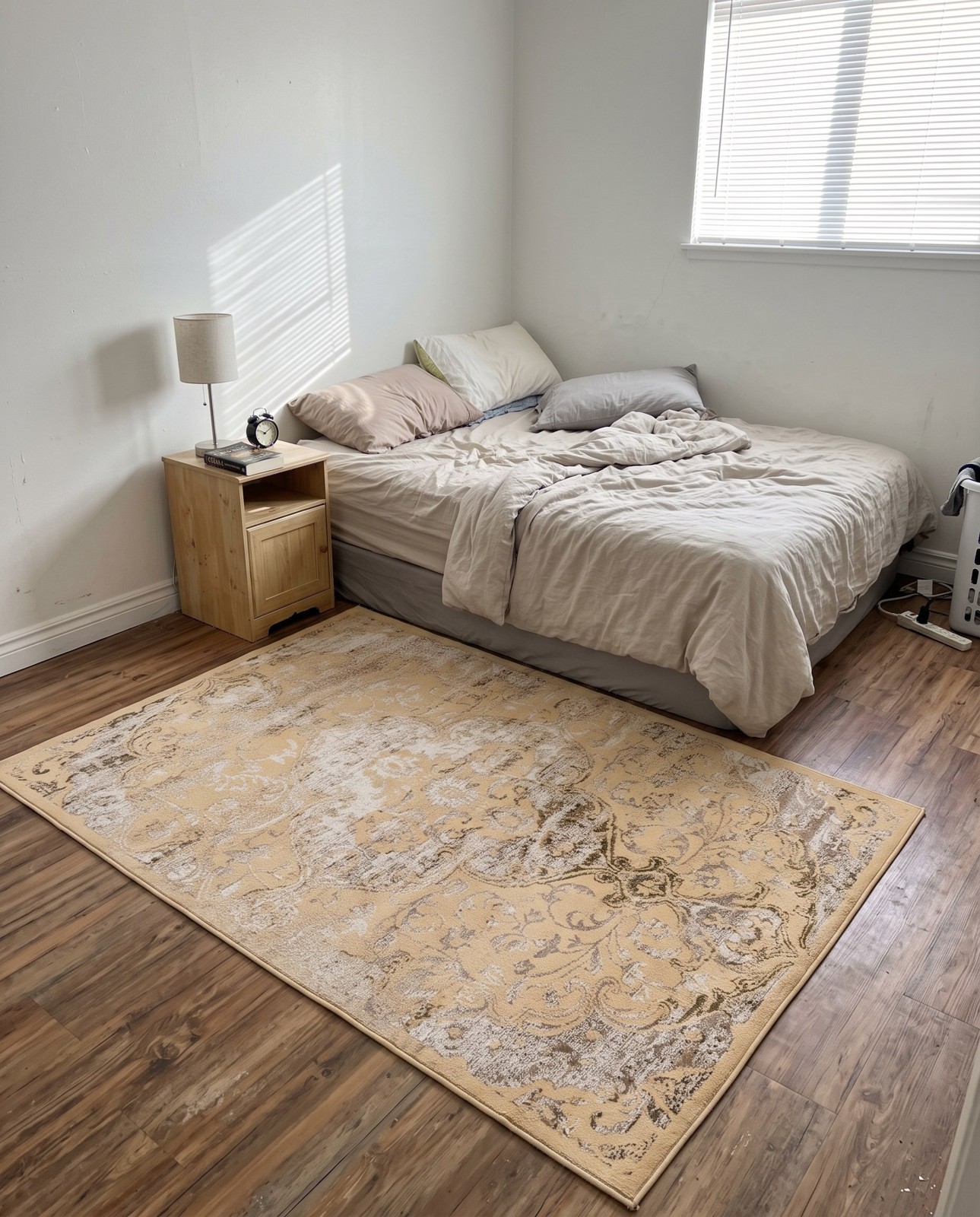 4' x 6' Hilton · Medallion rug, yellow