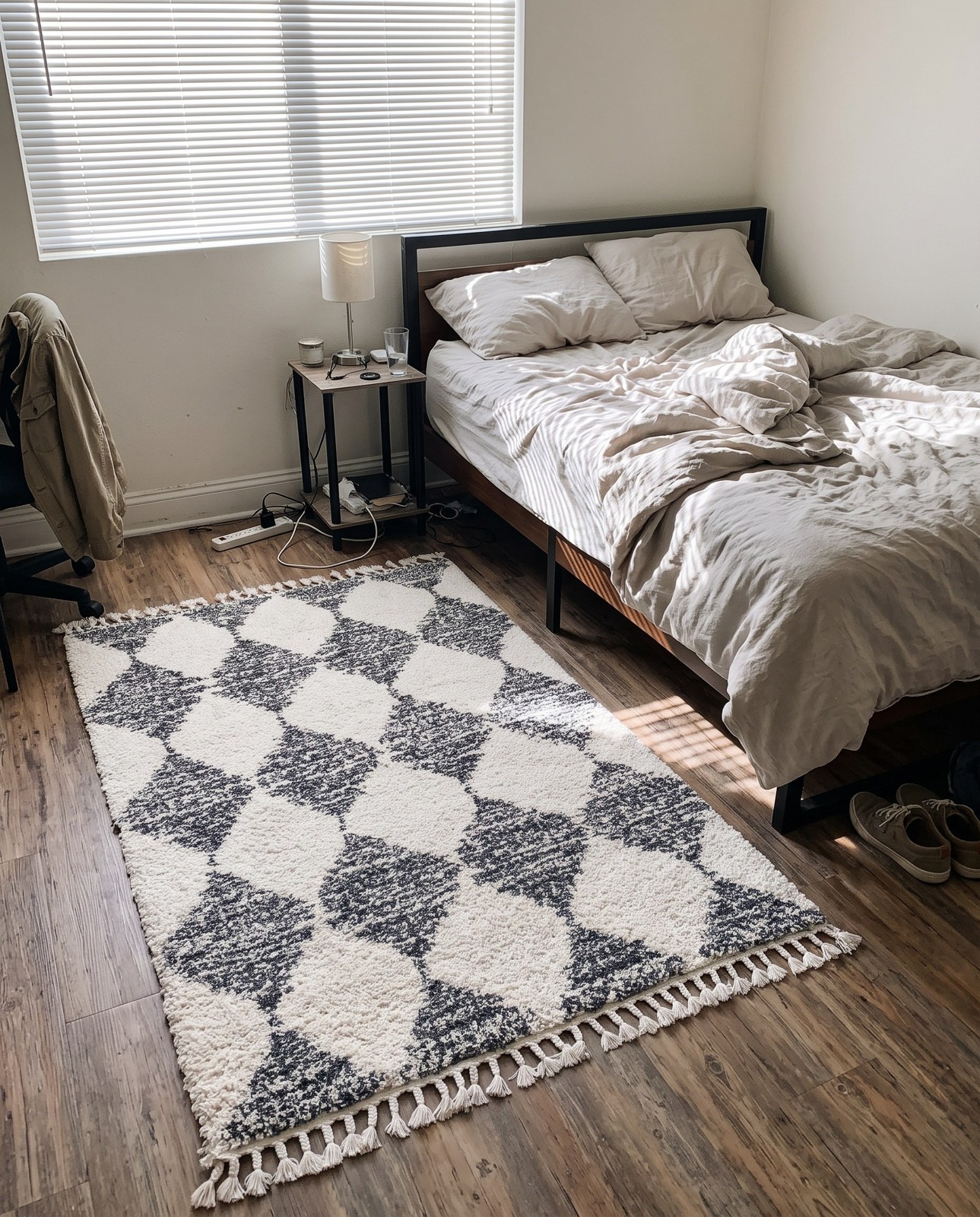 5' 3 x 8' Newton · Diamond Shag Rug, white