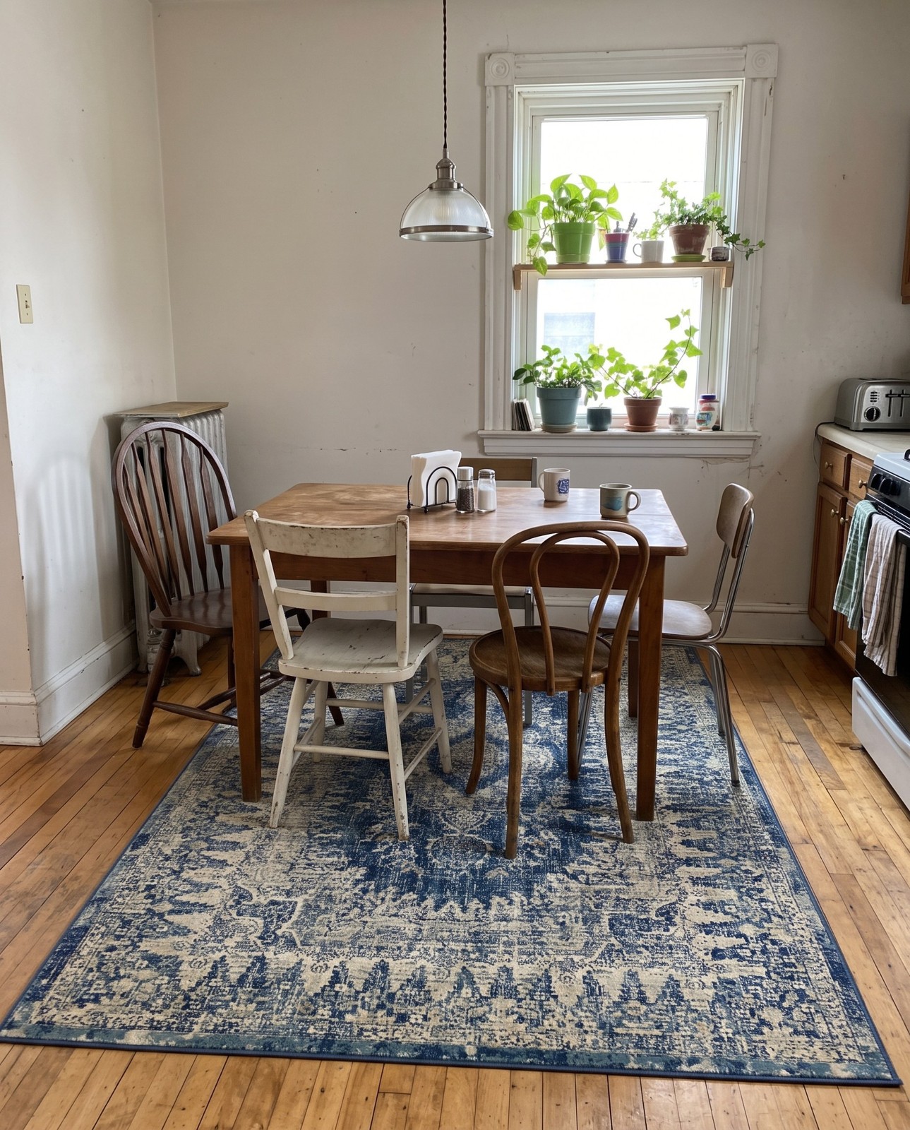 5' x 8' Fanshawe · Distressed medallion rug, navy and beige