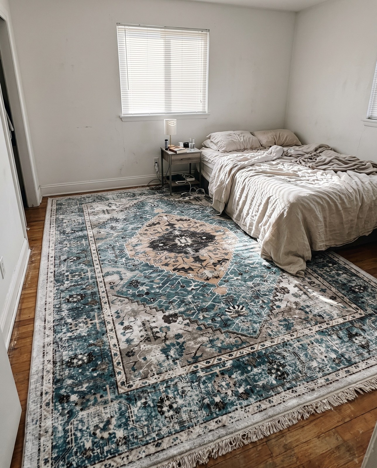 9' 10 x 14' Trillium · Border rug, seaglass