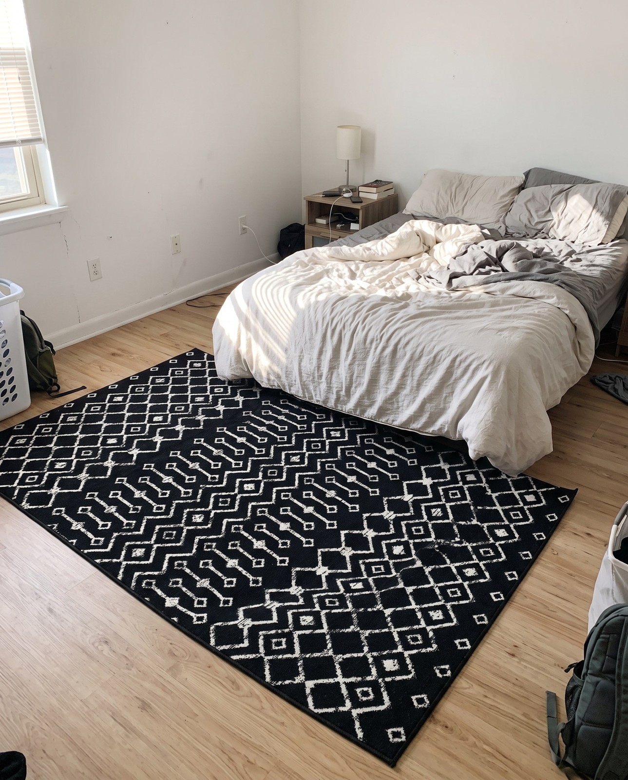 Detail image of 7' 10 x 10' Dudley · Diamond rug, black