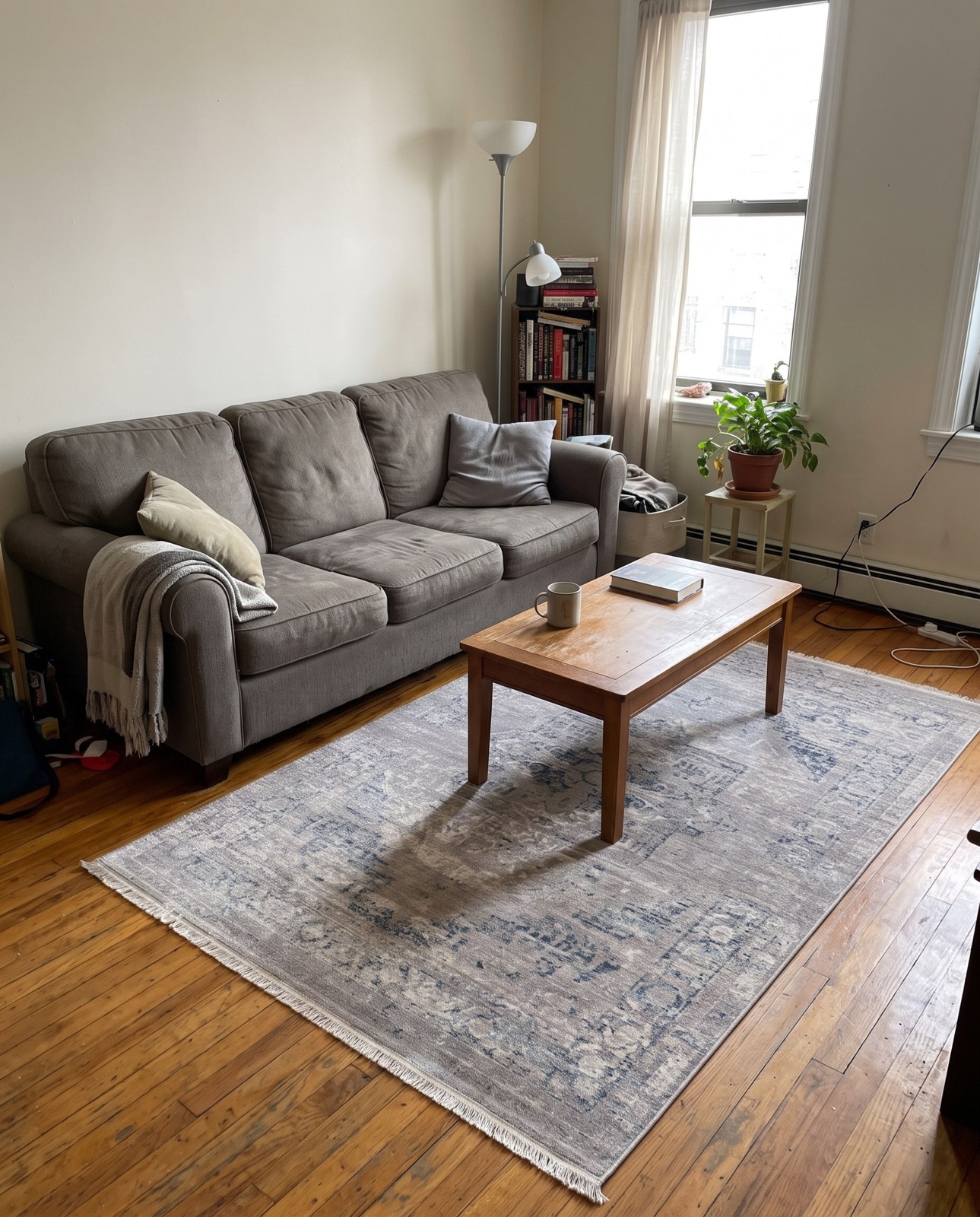 2' 2 x 3' Benson · Border rug, ivory