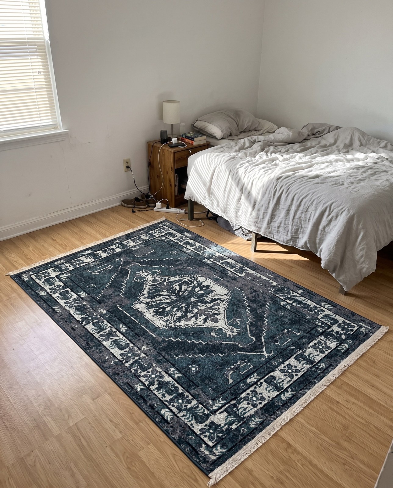 7' 10 x 10' Simcoe · Border rug, midnight blue