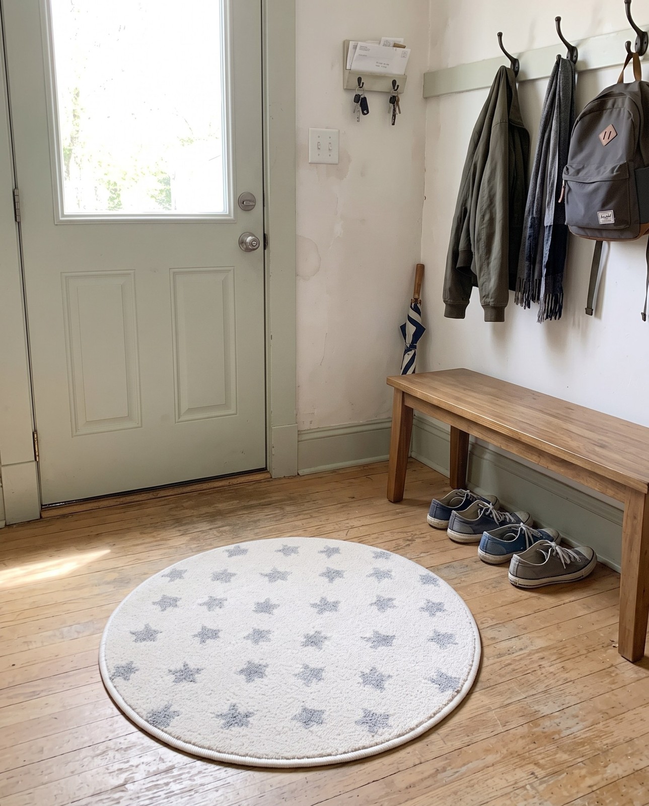 2' 2 x 3' Dorsey · Star rug, white and gray
