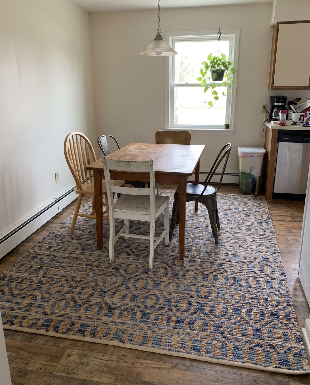 Detail image of 7' 1 x 10' Hops · Lattice Chindi Rug, navy and natural