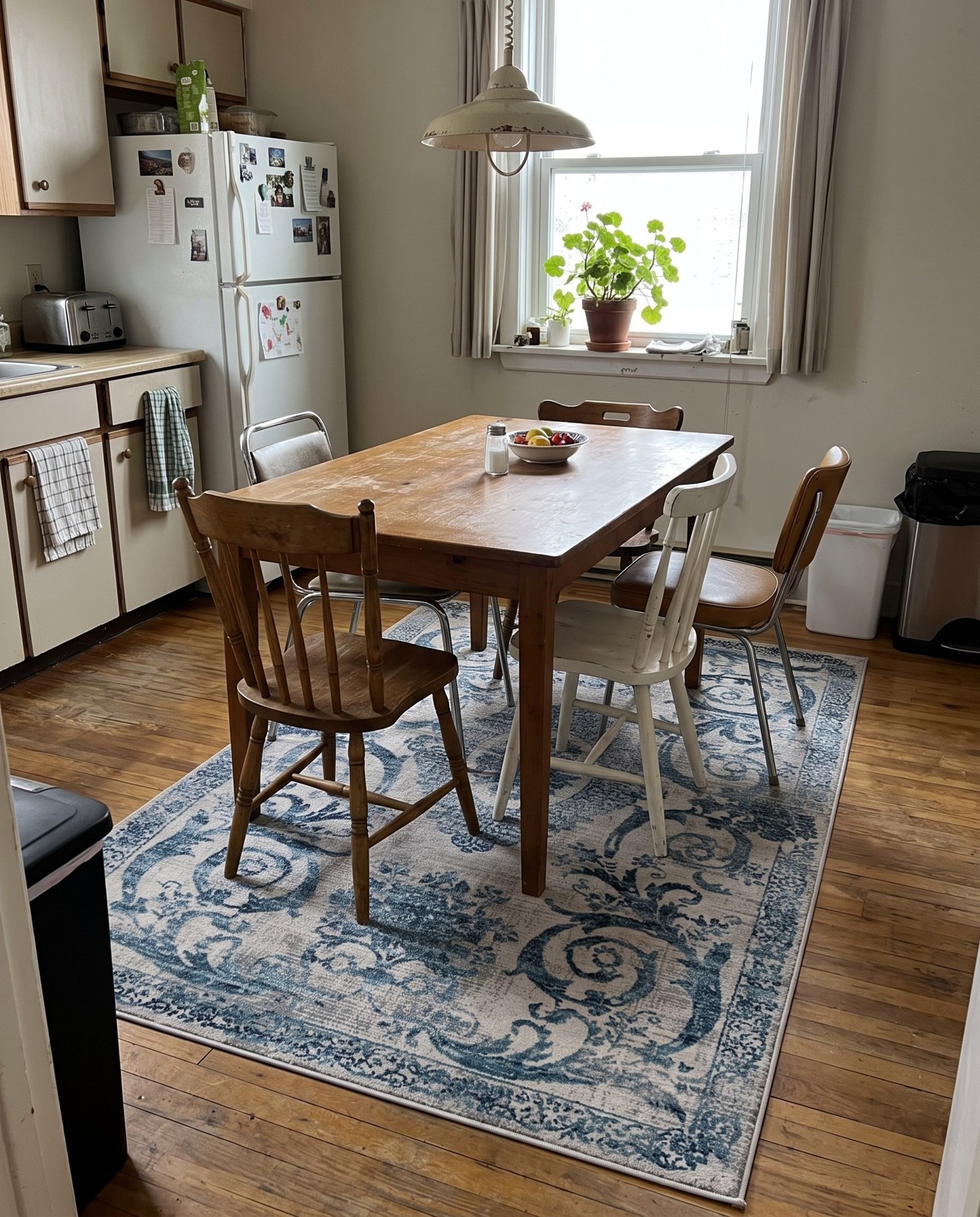 2' x 3' Crockett · Distressed medallion rug, ivory and blue