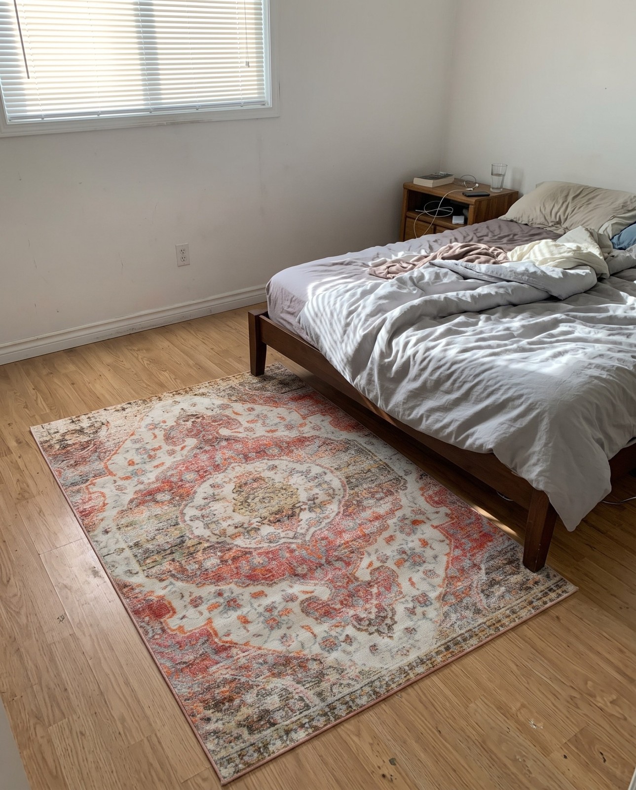 4' x 6' Cunliffe · Medallion rug, salmon and beige