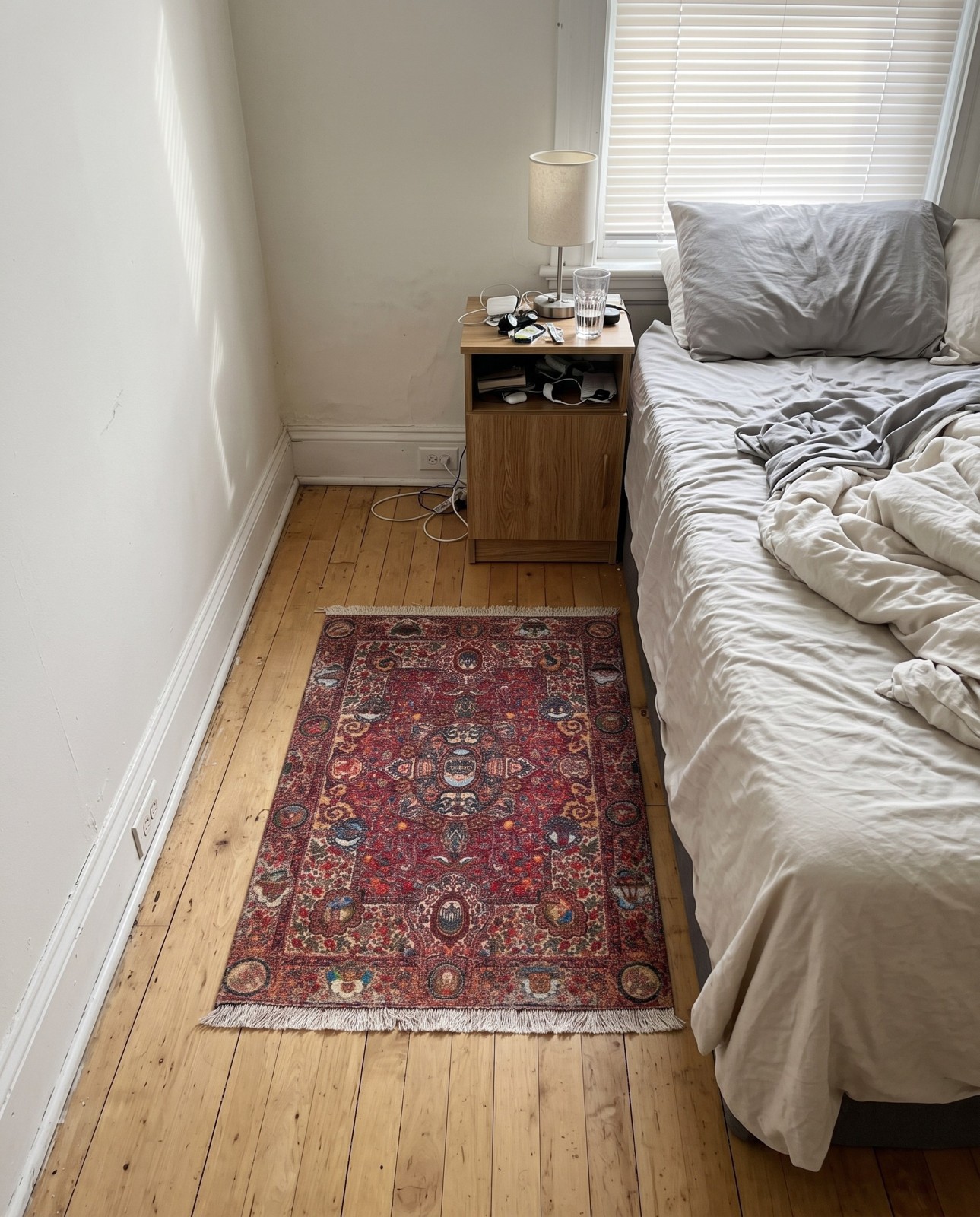 2' x 3' 1 Greaves · Border rug, rust red