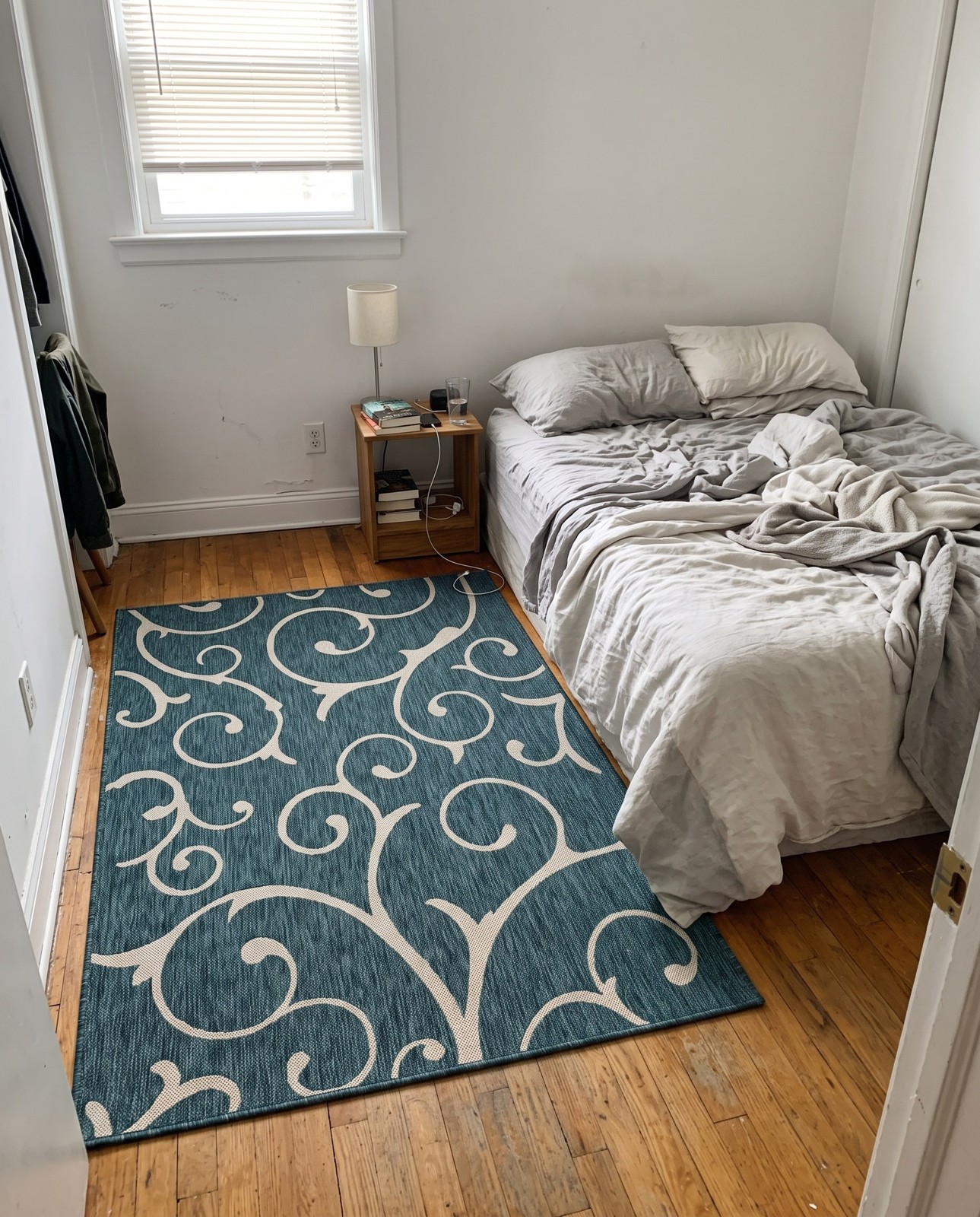 Detail image of 6' x 9' Shale · Floral / botanical Outdoor Rug, teal