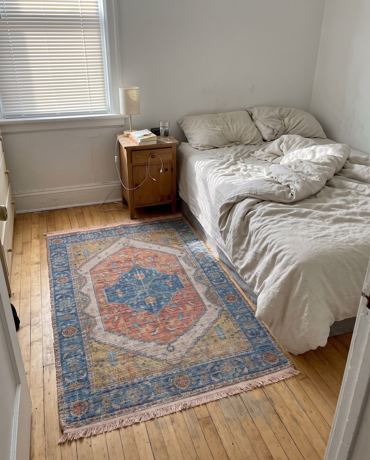 Detail image of 4' 1 x 6' 1 Elbert · Medallion rug, orange and blue