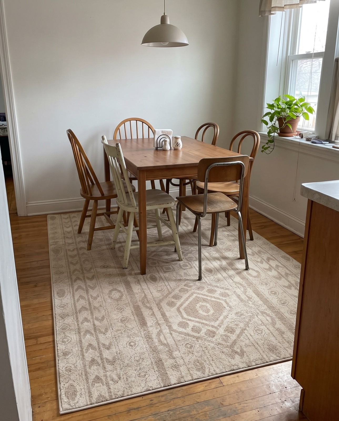 5' x 8' Lundy · Chevron rug, ivory
