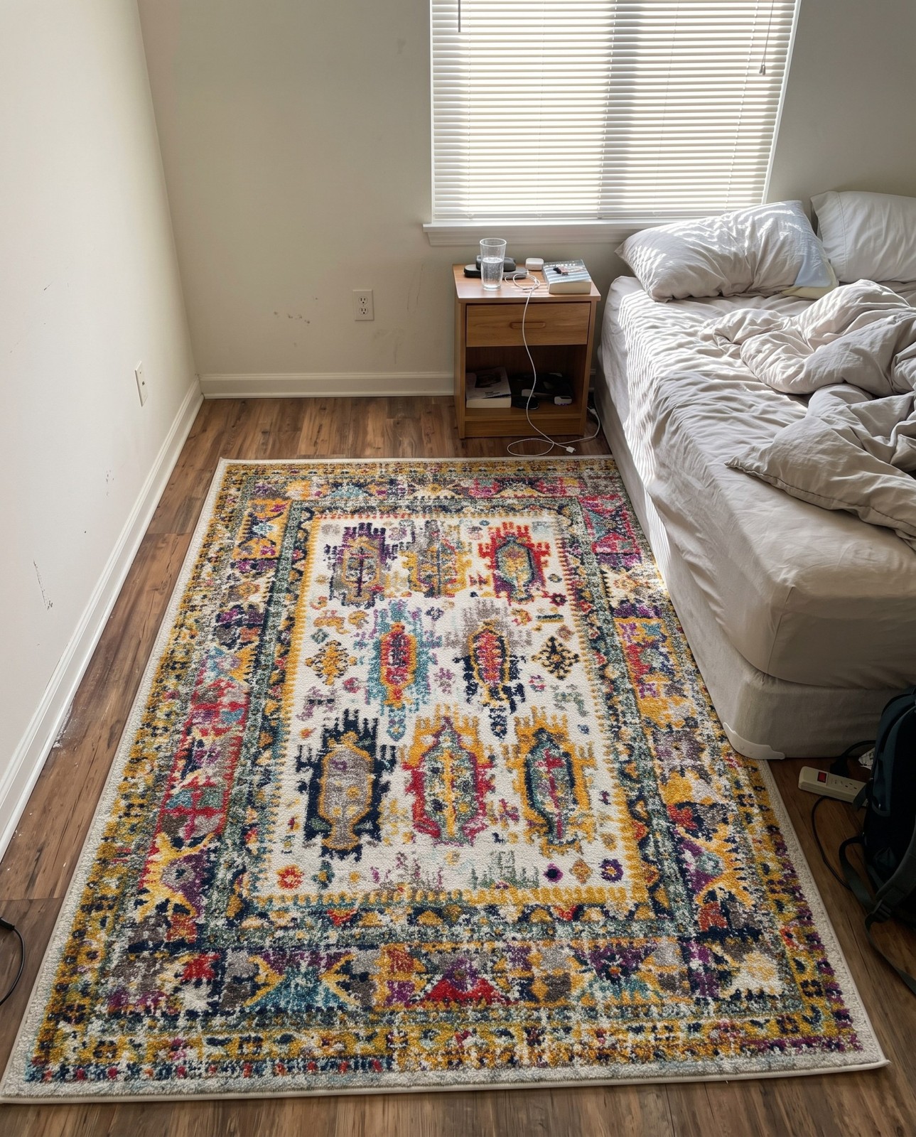 2' x 3' 1 Cullen · Border rug, ivory