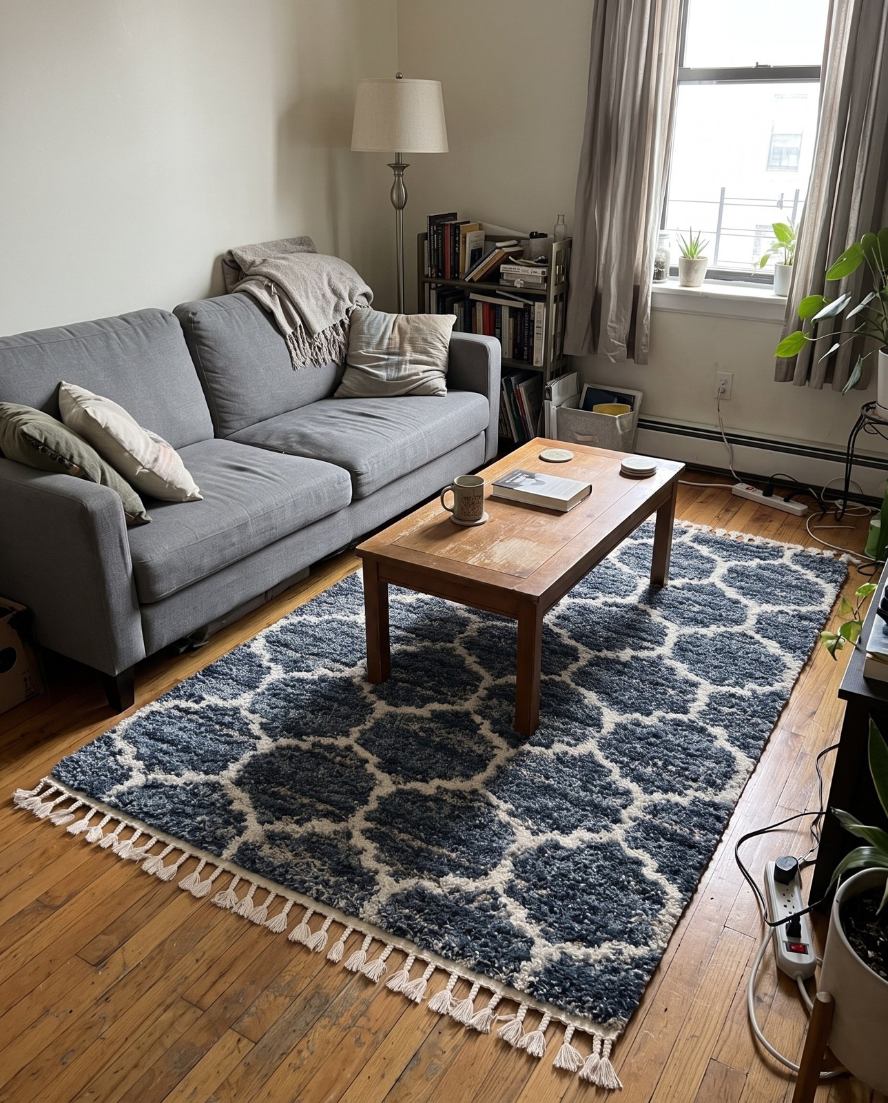 5' x 8' Everett · Lattice shag rug, blue and ivory